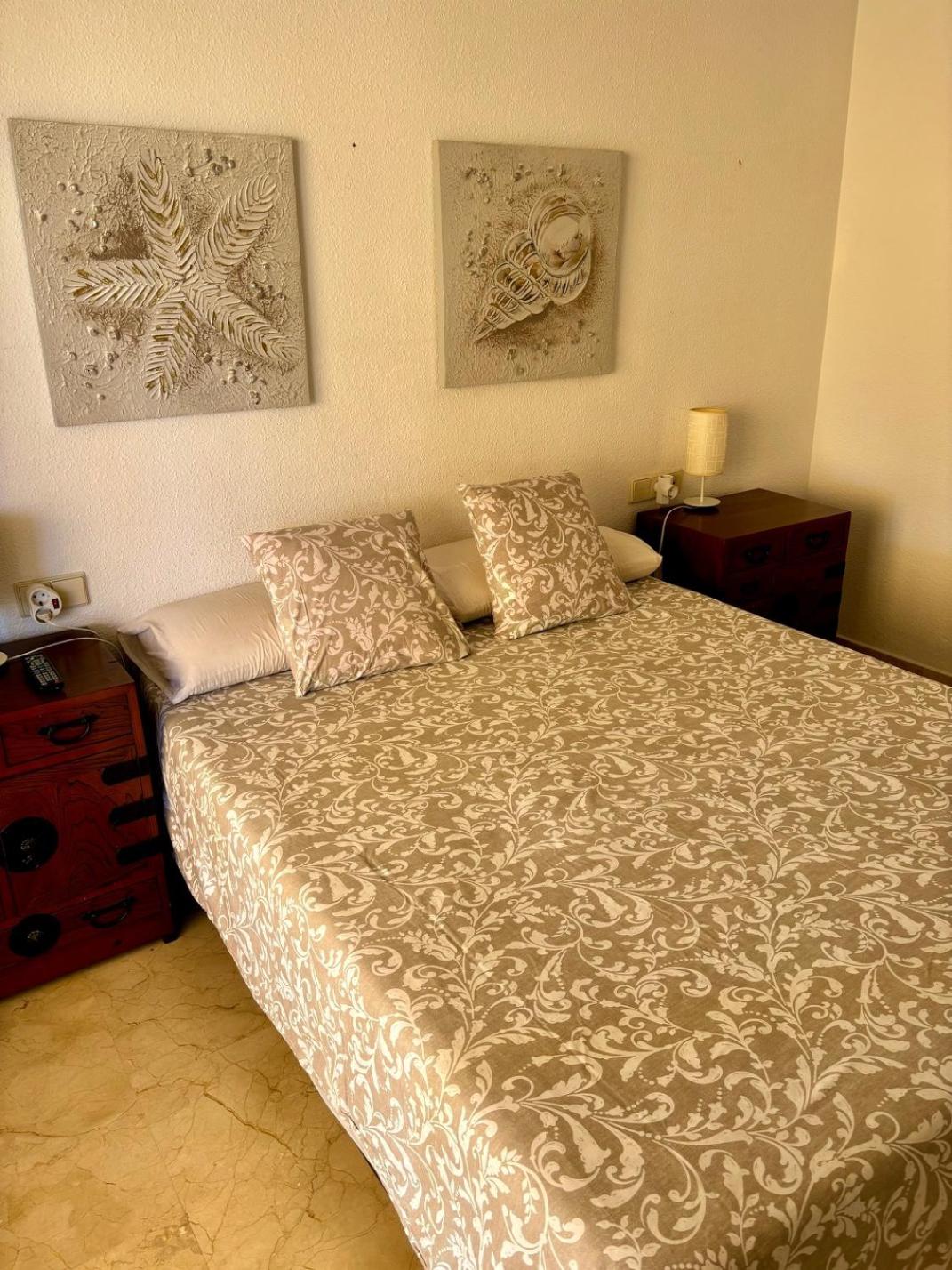 Apartamento de tres dormitorios con vista al agua
