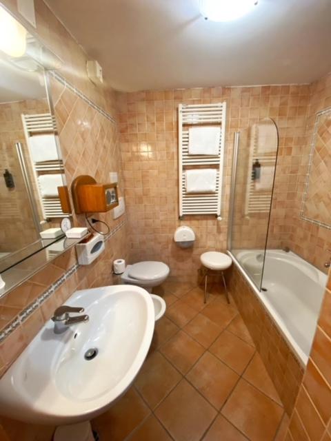 Two Connecting Double or Twin Rooms - Photo 4