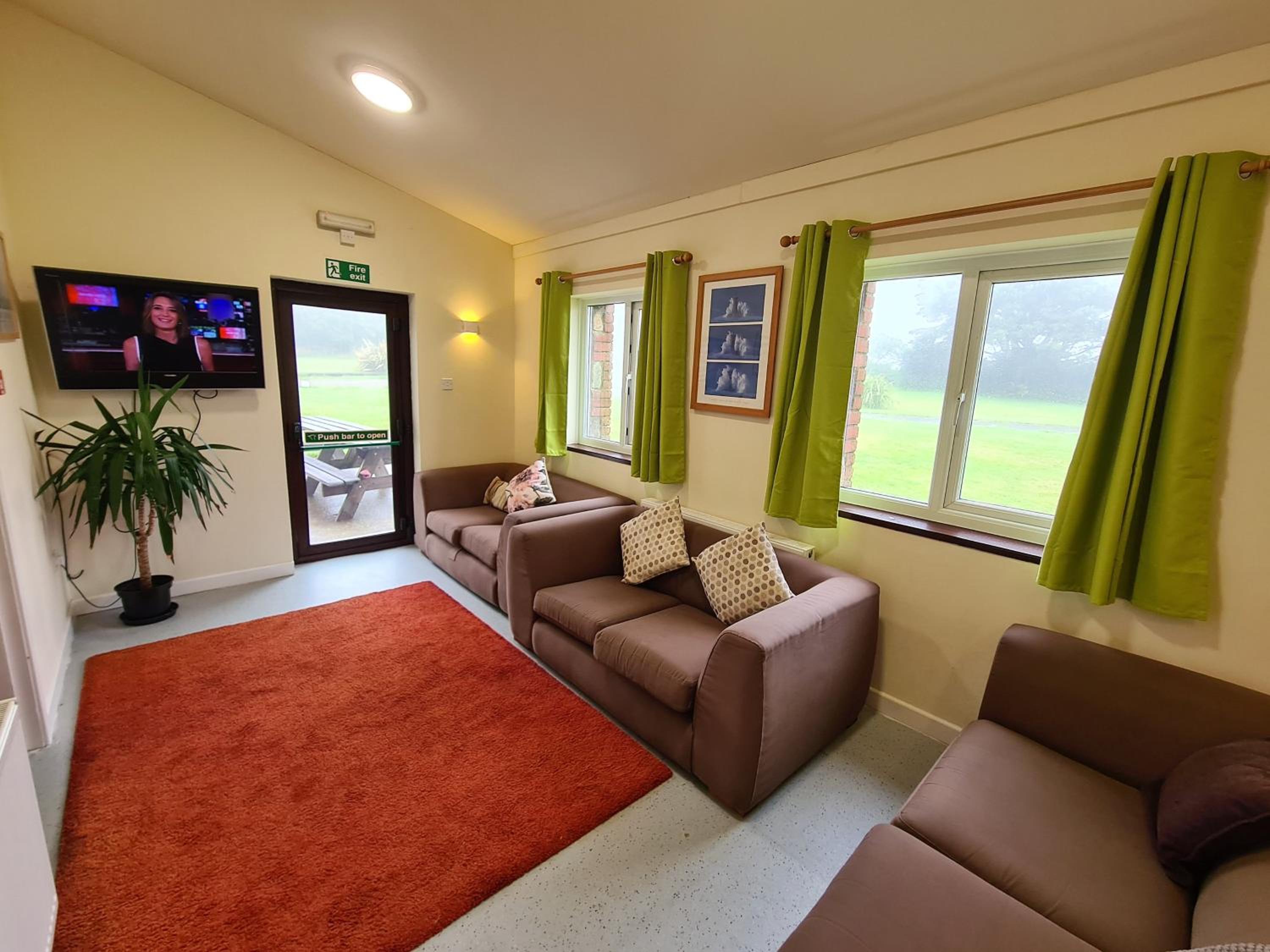 Five-Bedroom House photo 1