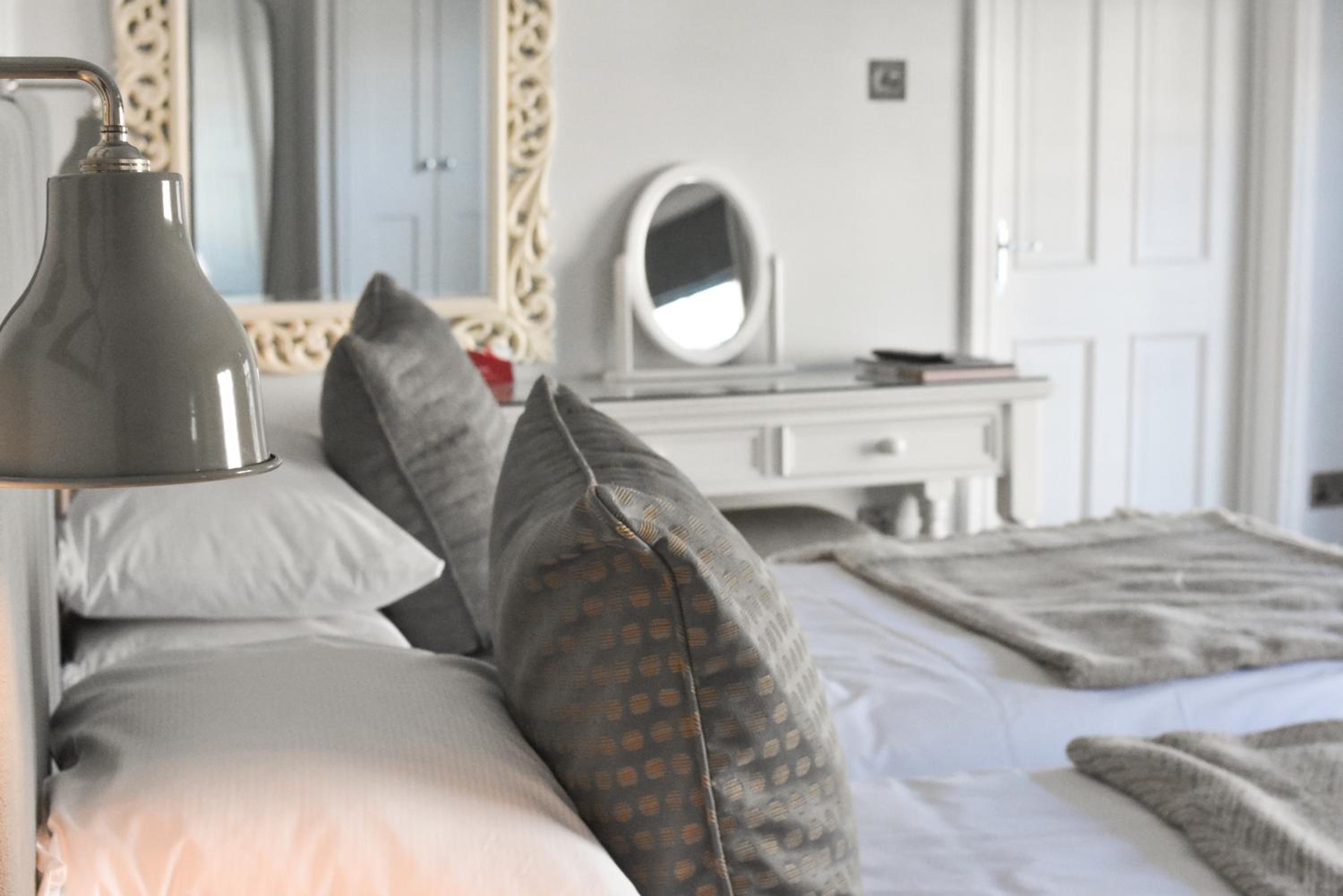 Double or Twin Room with City View photo 2