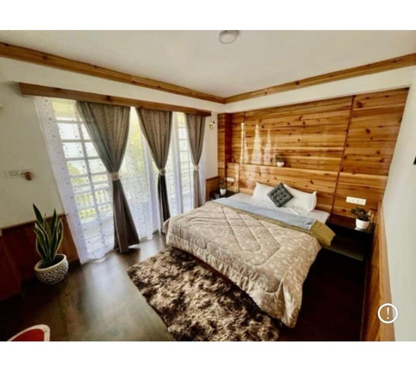 Family Room With Balcony photo 1