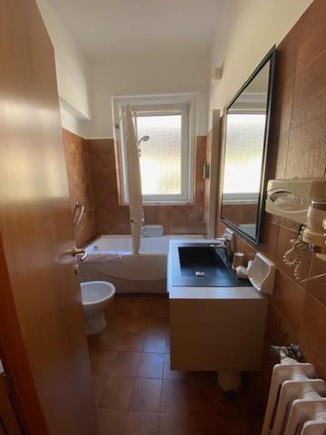 Triple Room - Photo 9