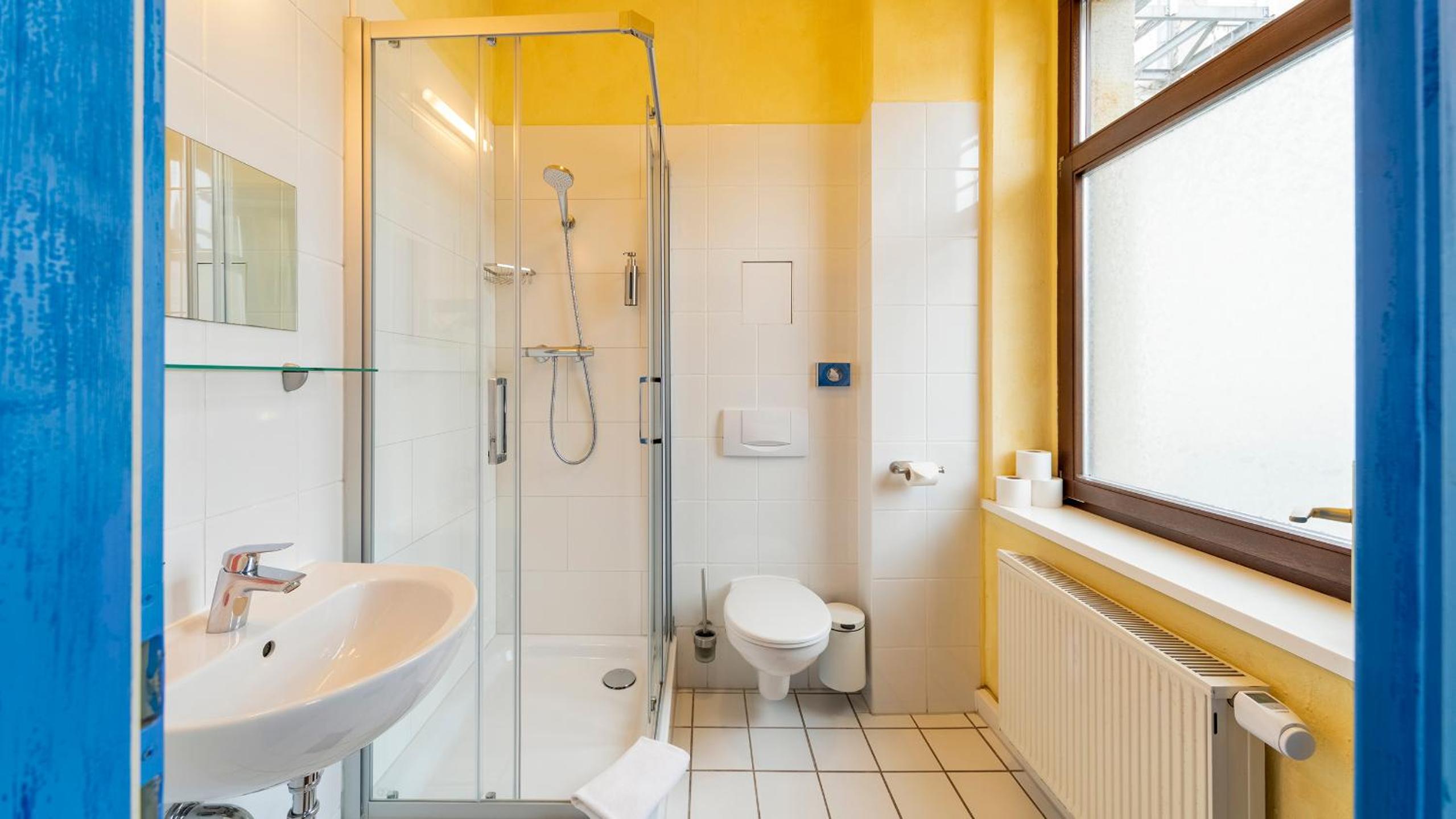 Single Room with Bathroom photo 3