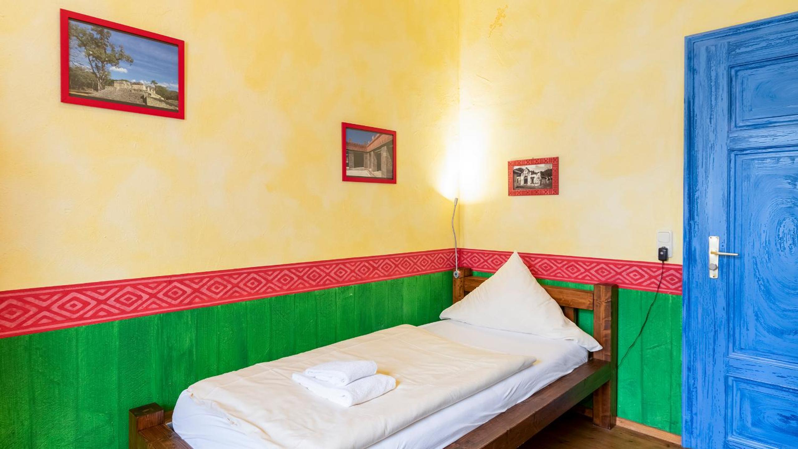 Single Room with Bathroom photo 2