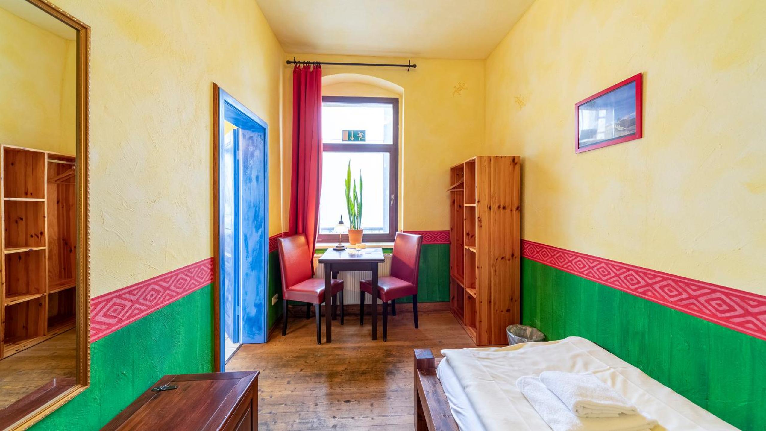 Single Room with Bathroom photo 1