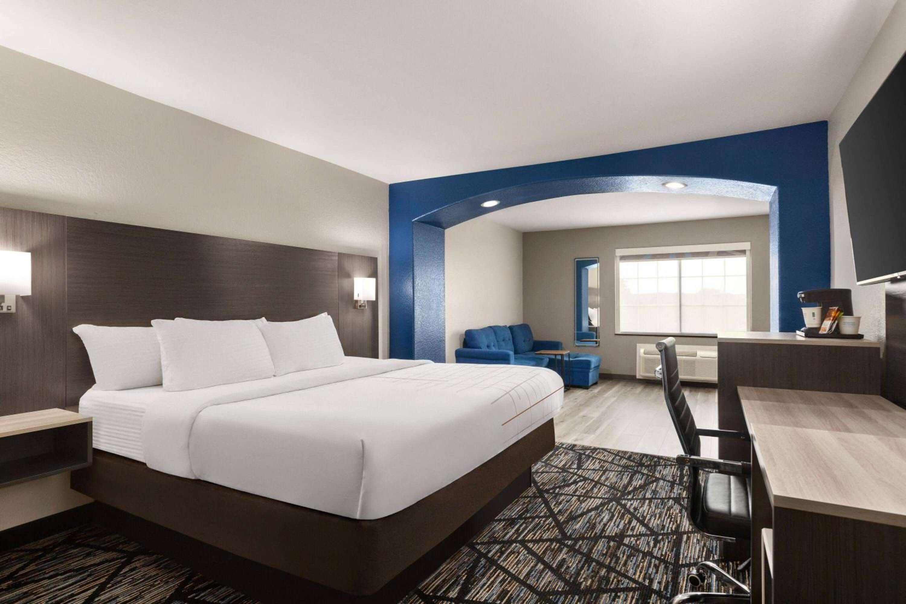 Deluxe King Room - Photo 1