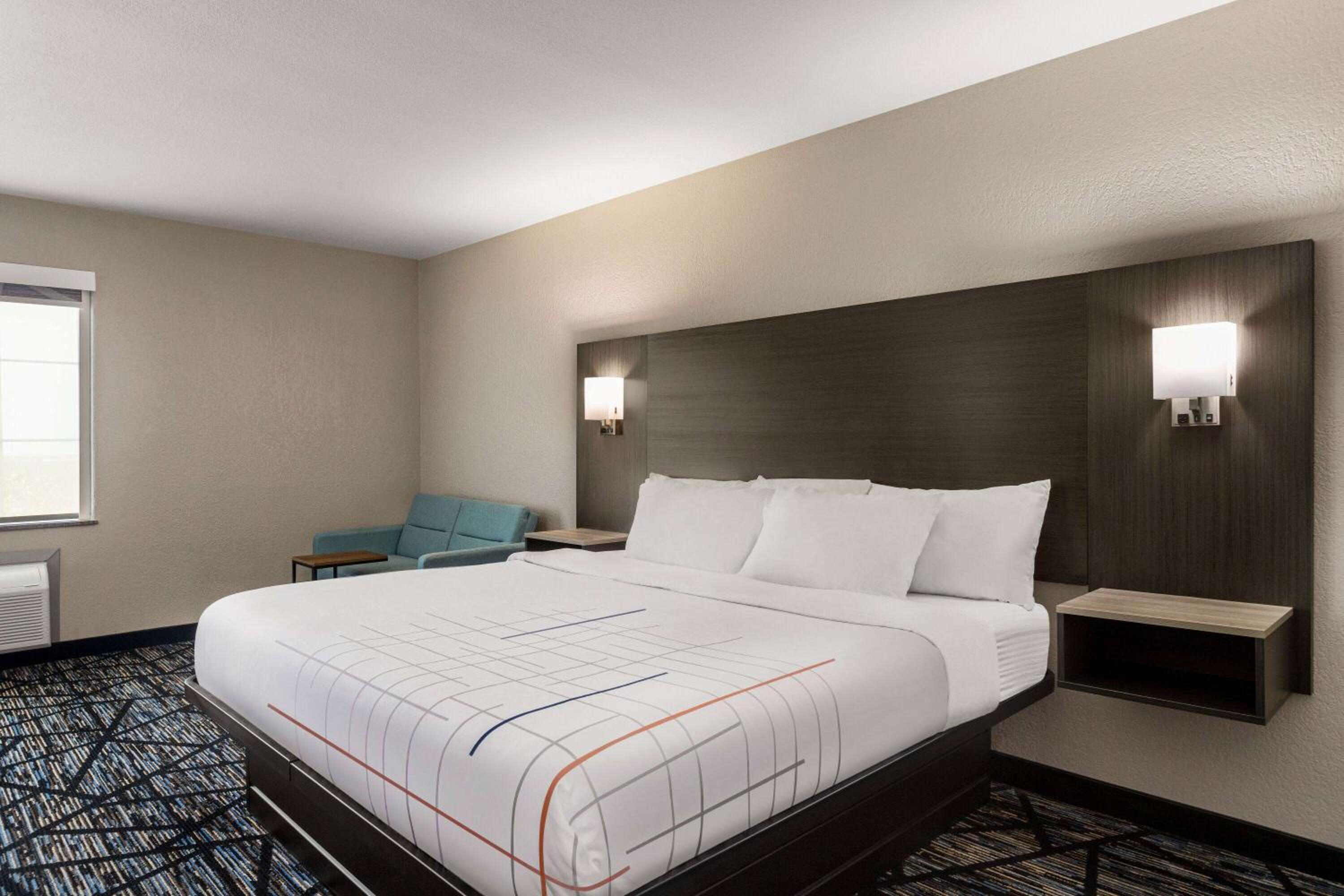 Deluxe King Room - Photo 3