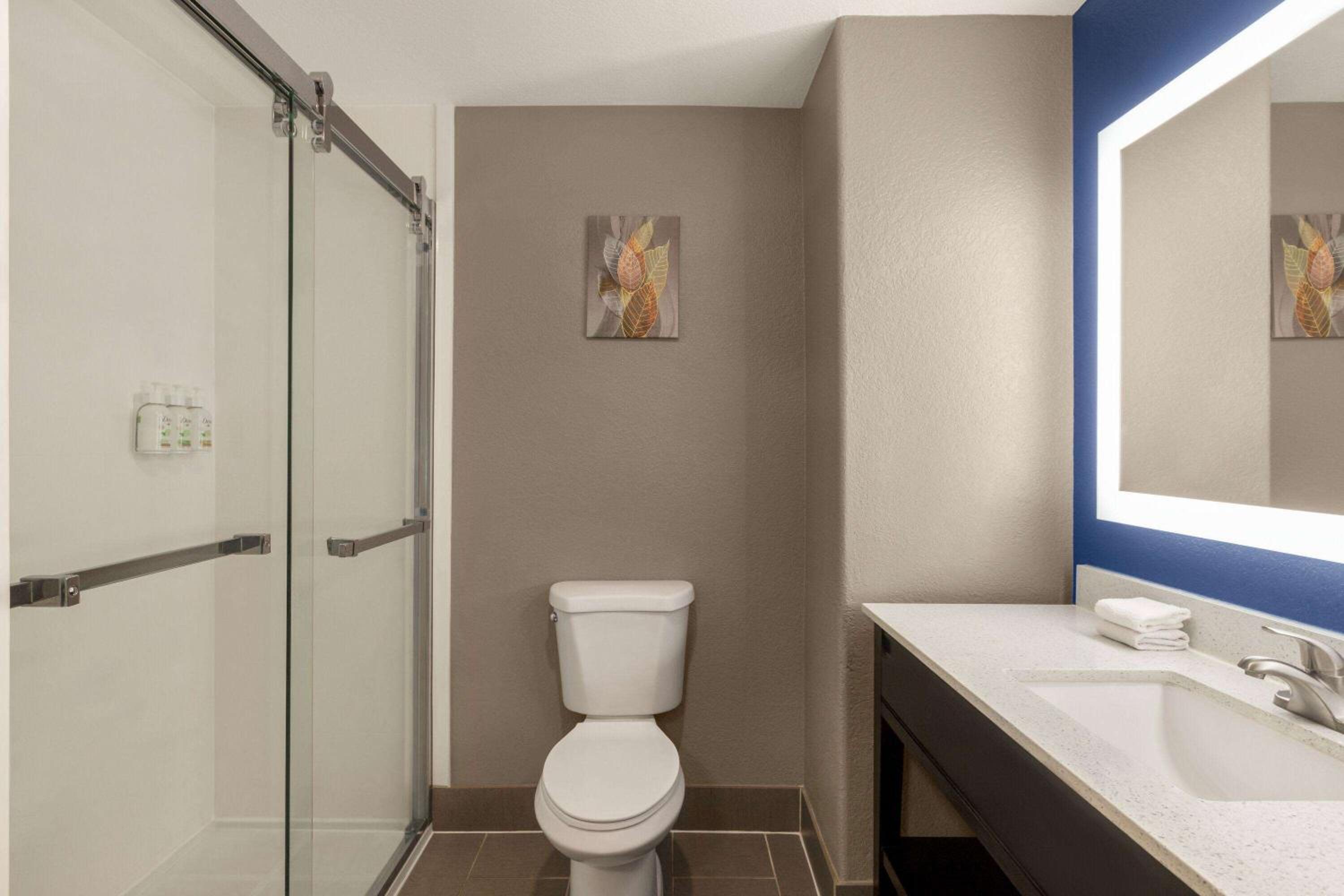 Deluxe King Room - Photo 2