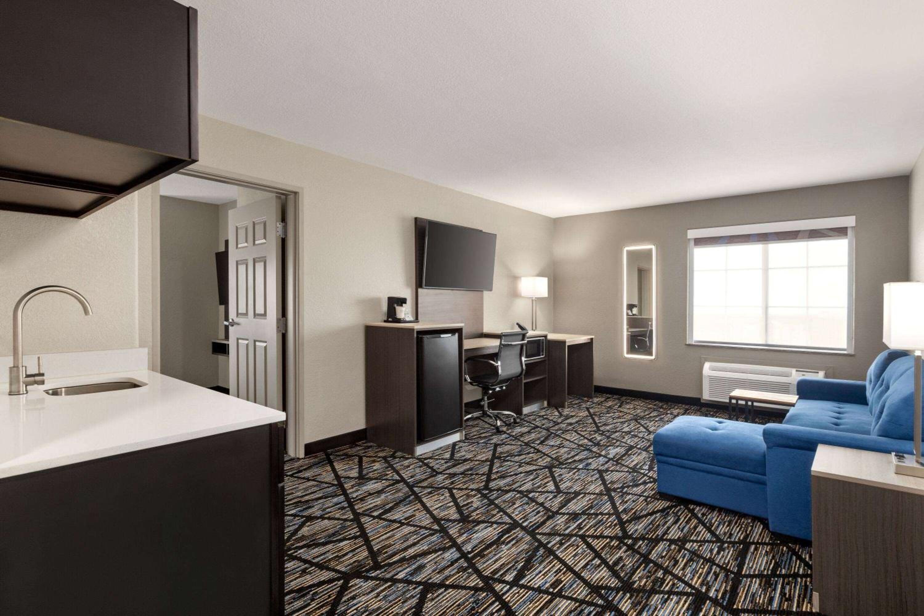 Deluxe Family Suite - Mobility Access/Non-Smoking