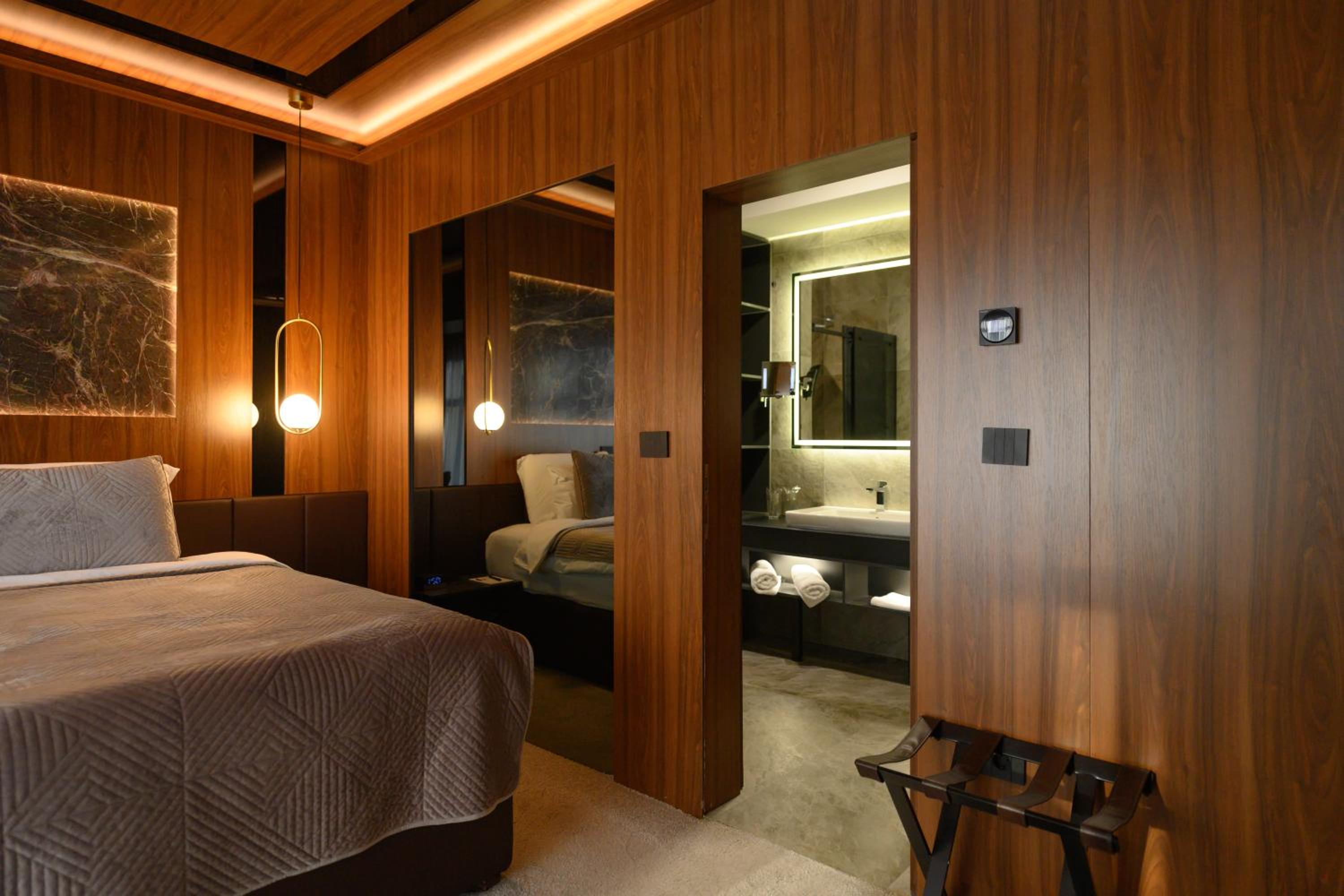 Deluxe Double Room - Photo 17