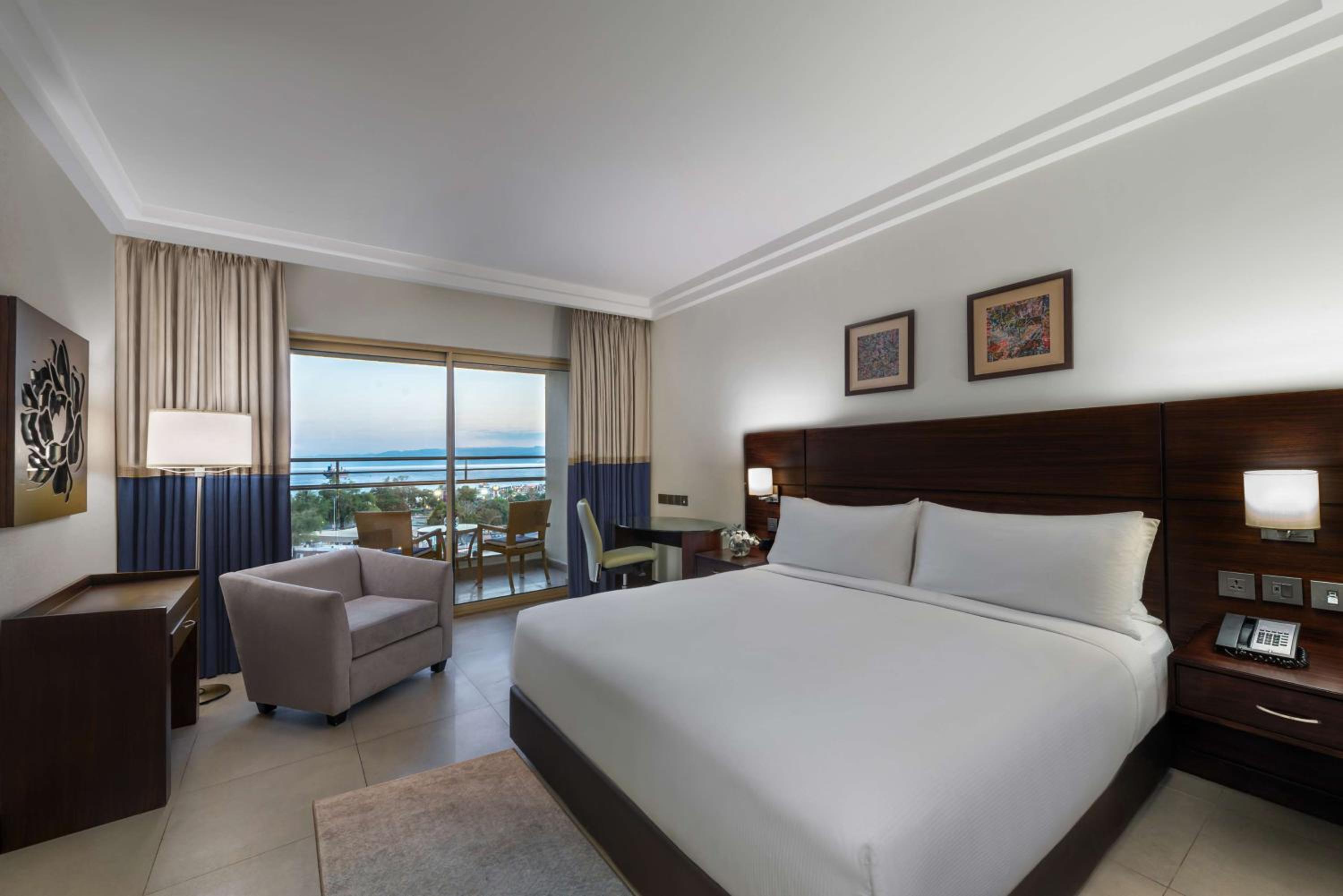 Superior King Room with Sea View photo 3