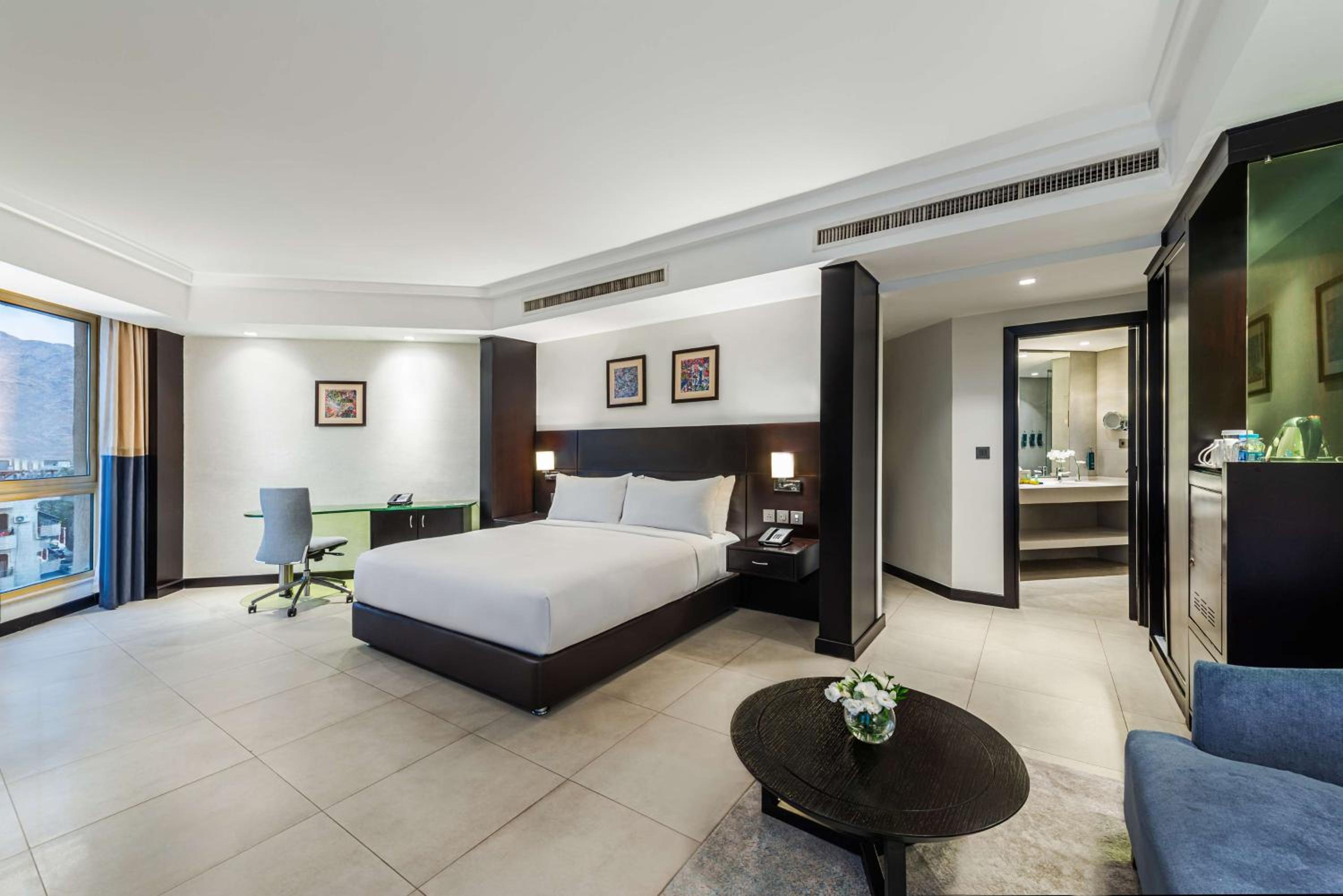 Deluxe King Room photo 3