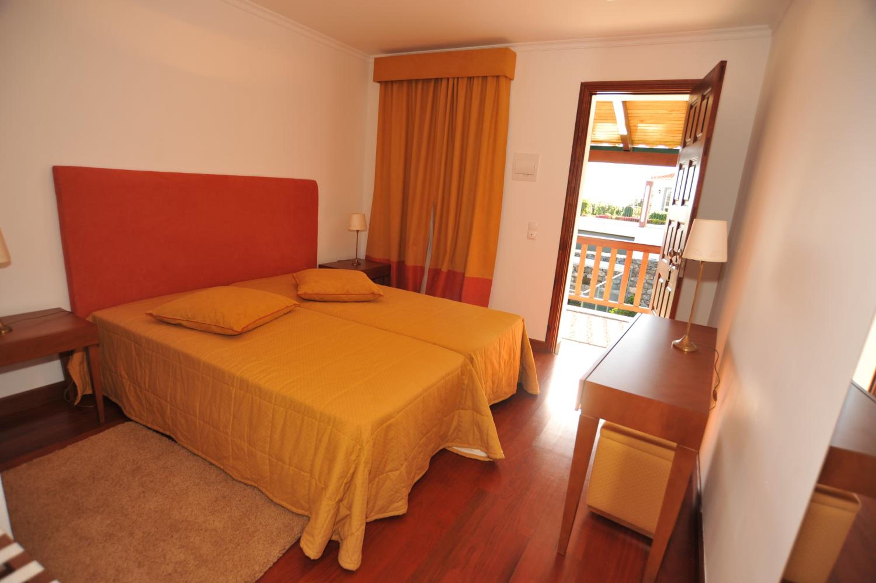 Double or Twin Room with Garden View - Photo 20