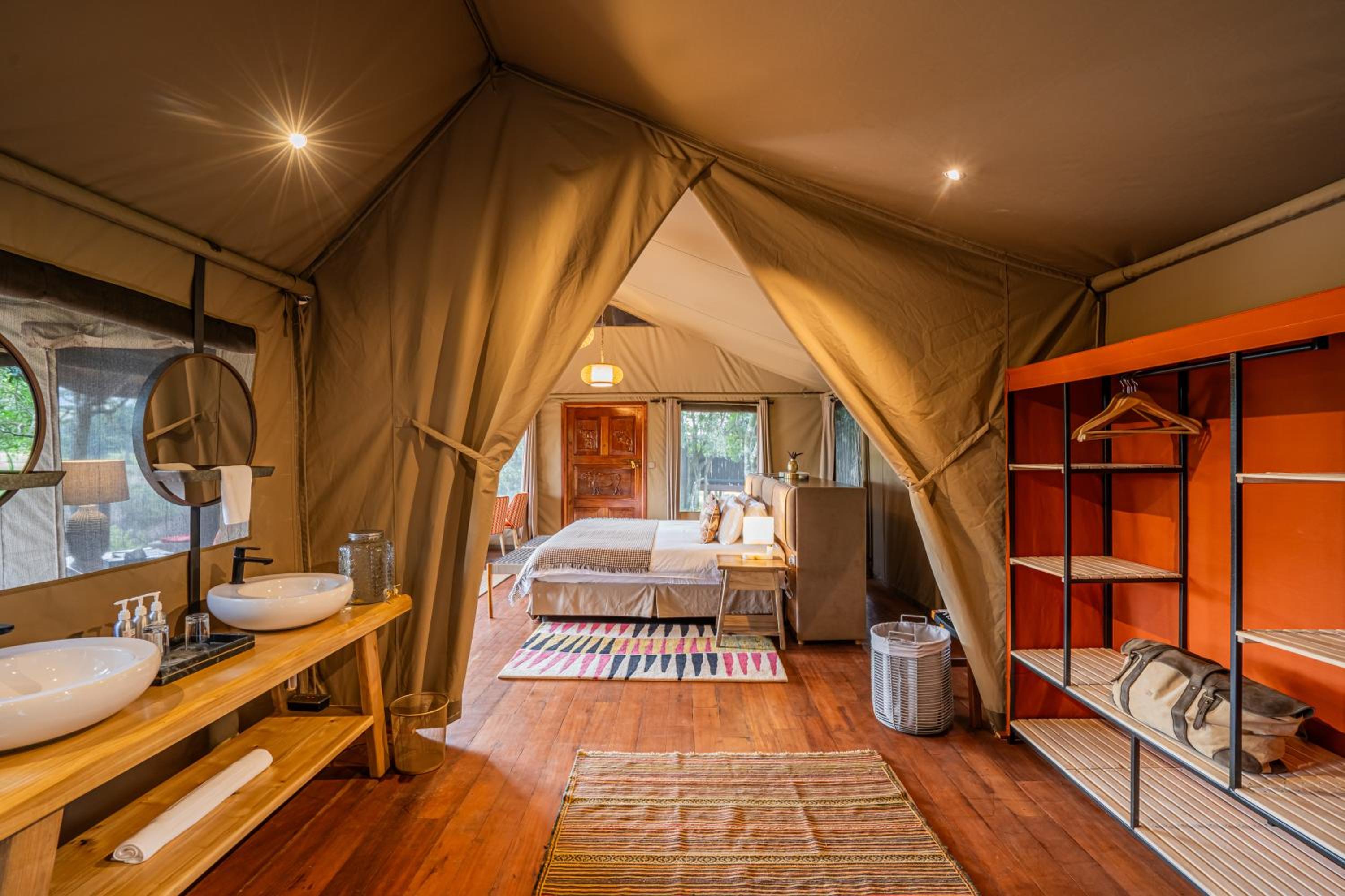 Luxury Tent with Game Drives photo 1