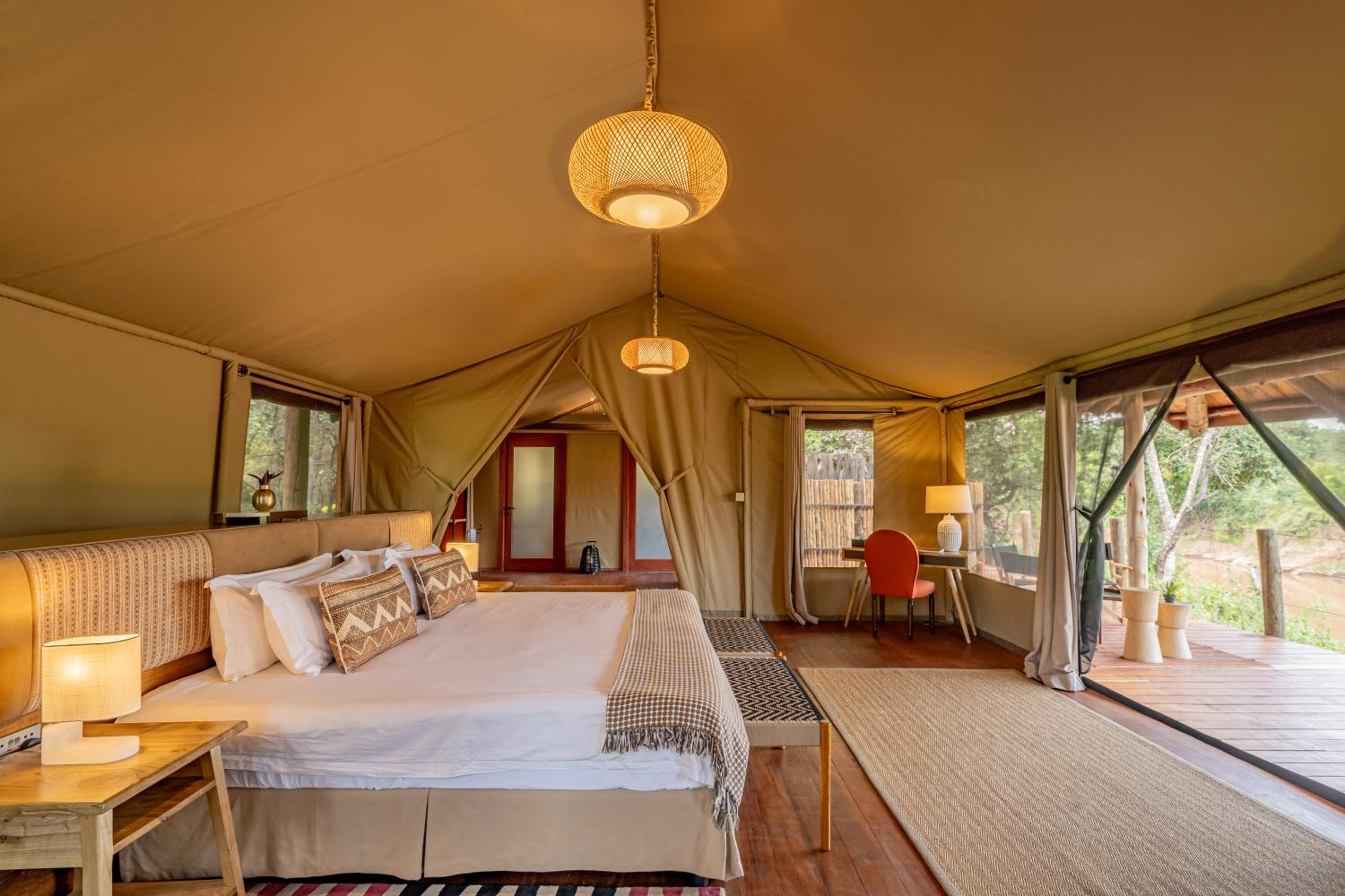 Luxury Tent with Game Drives photo 3