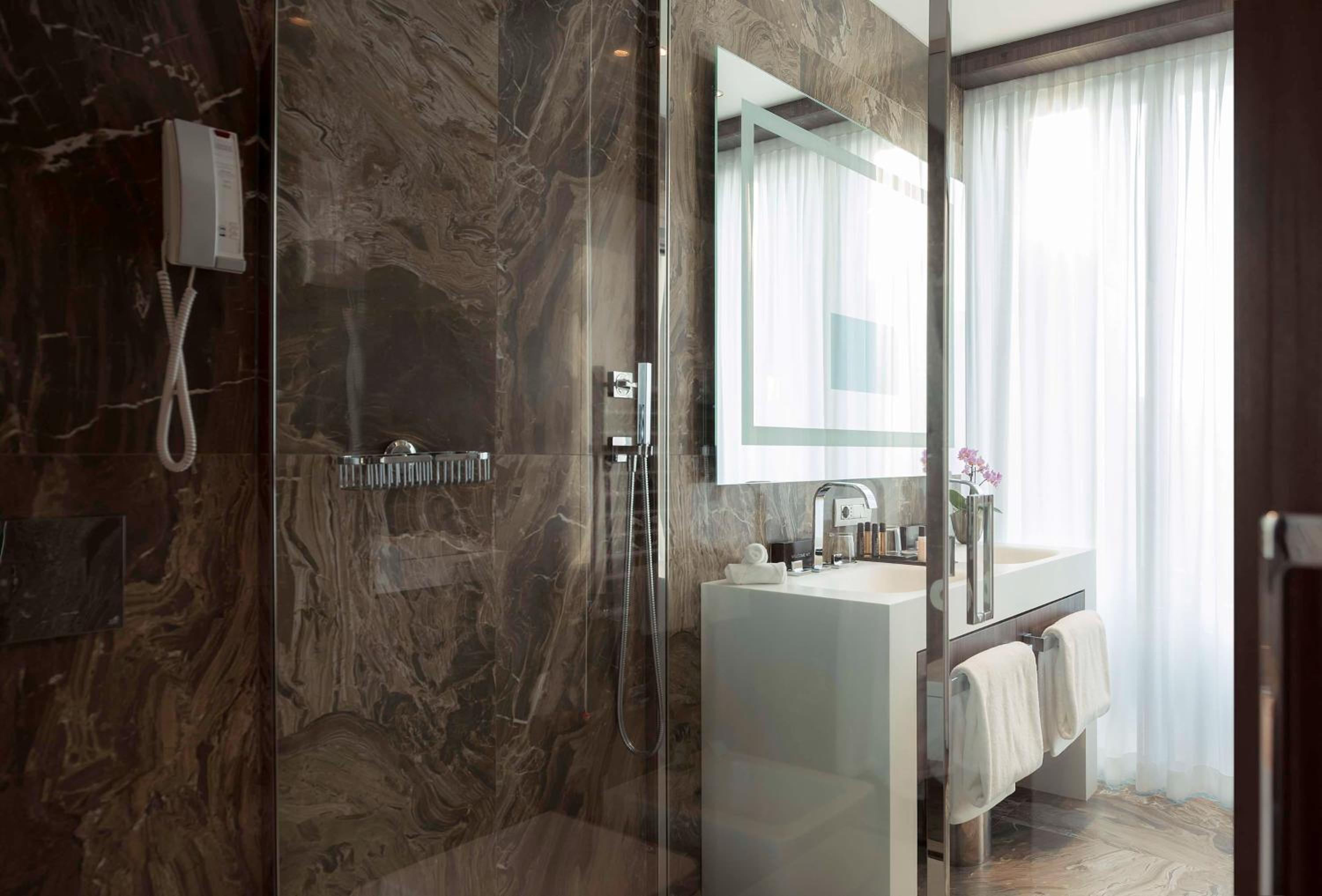Terrace Suite thumbnail 5