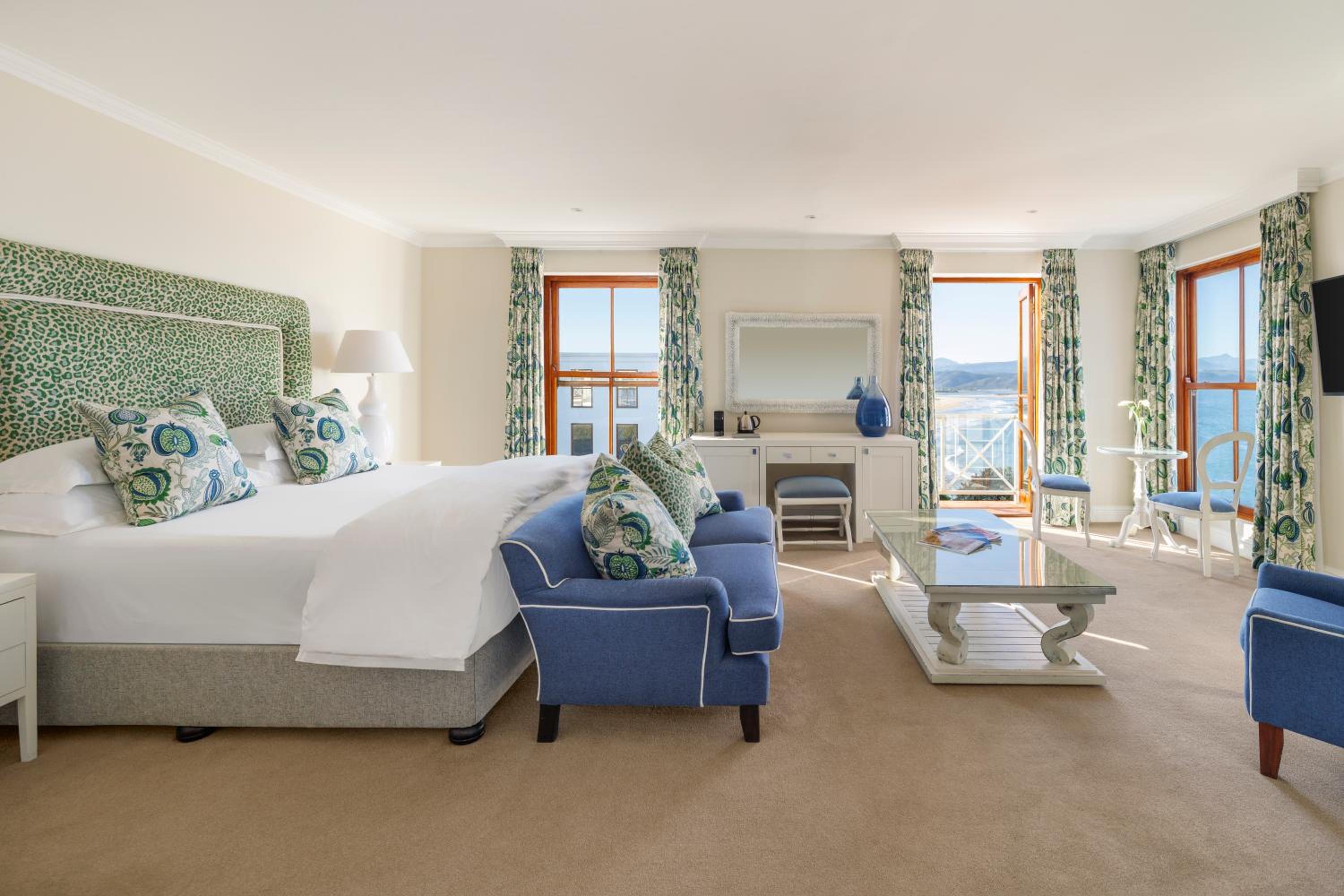 Suite - Photo 1