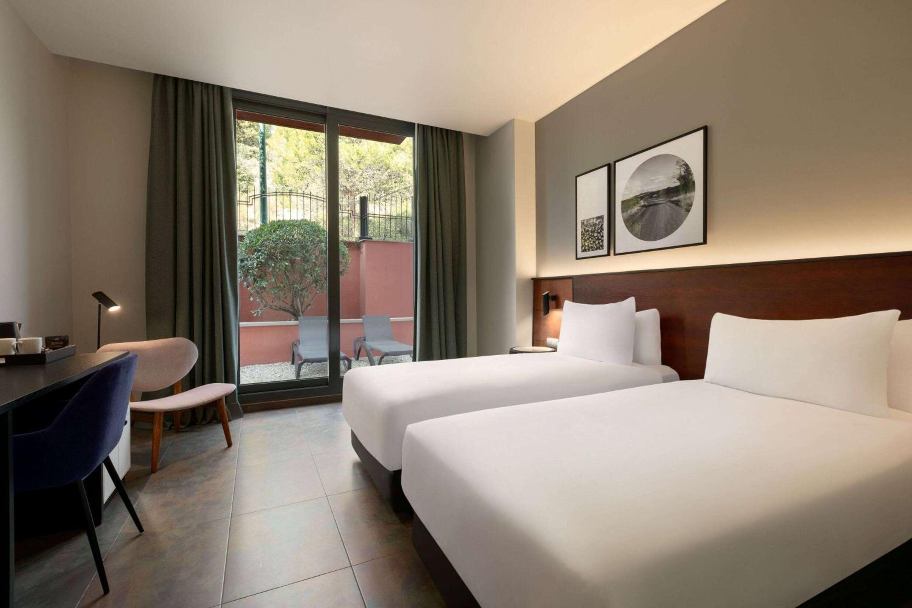 Superior Twin Room - Photo 1