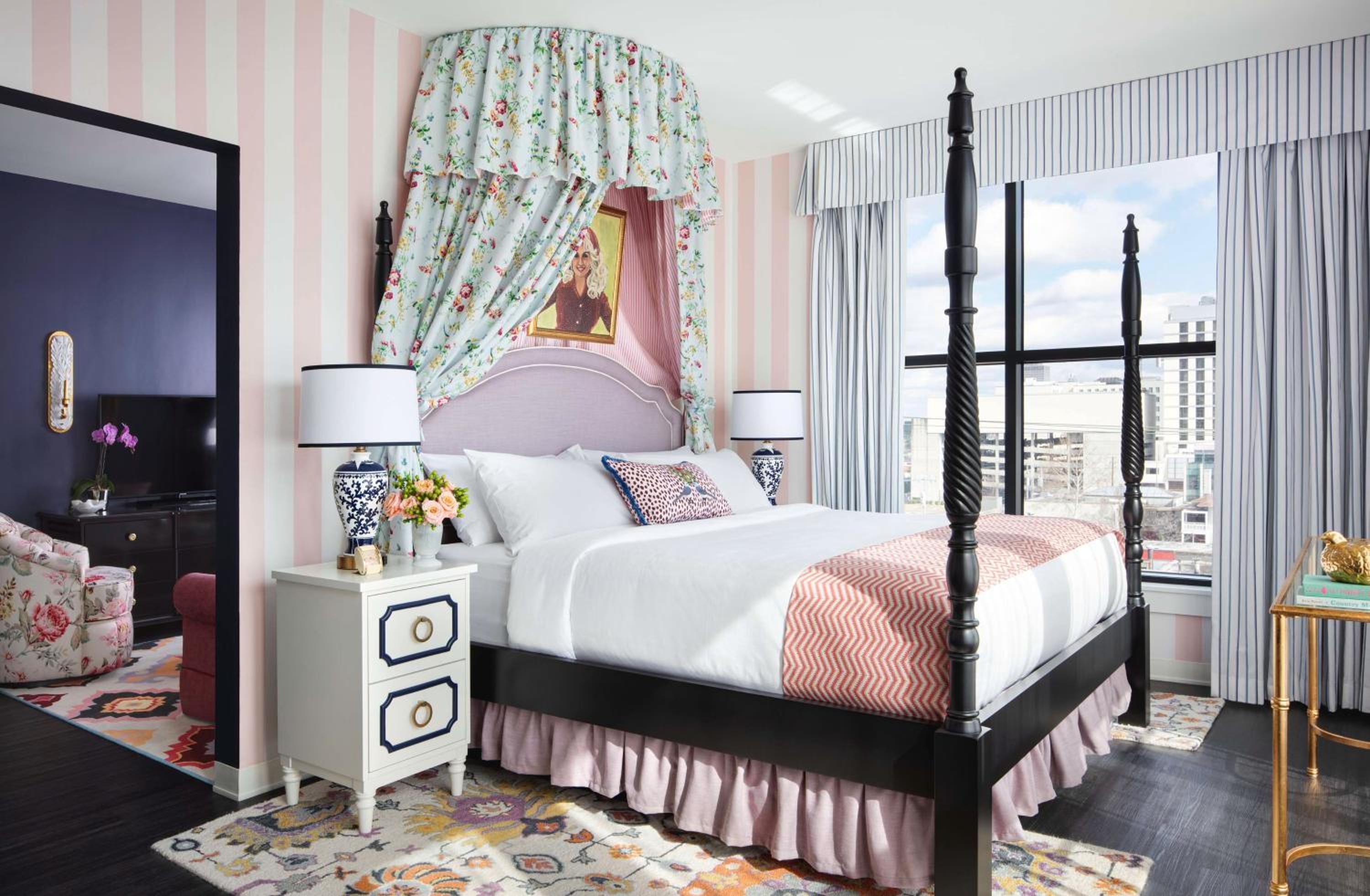 Graduate King Suite - Photo 4