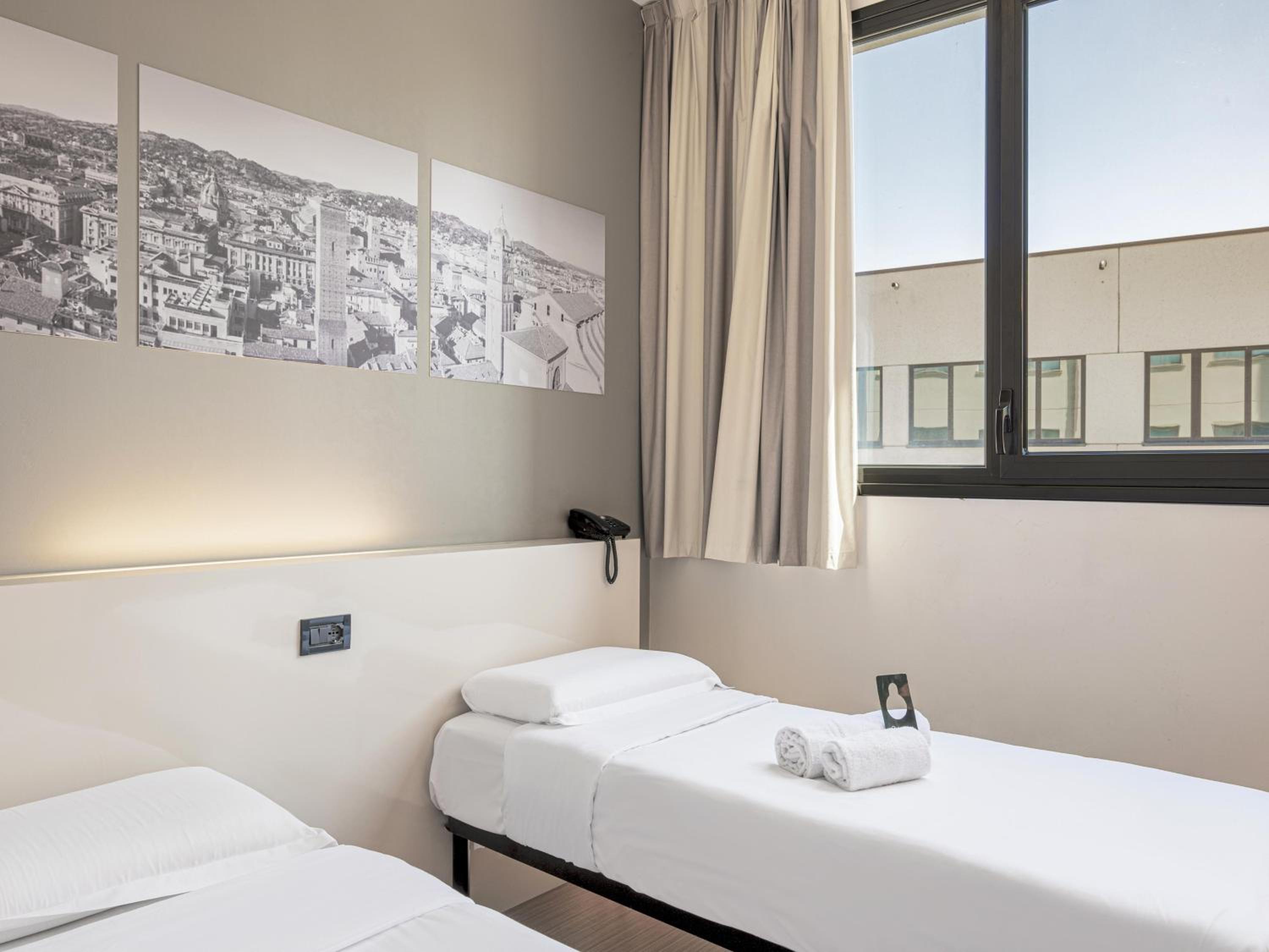 Twin Room - Photo 1