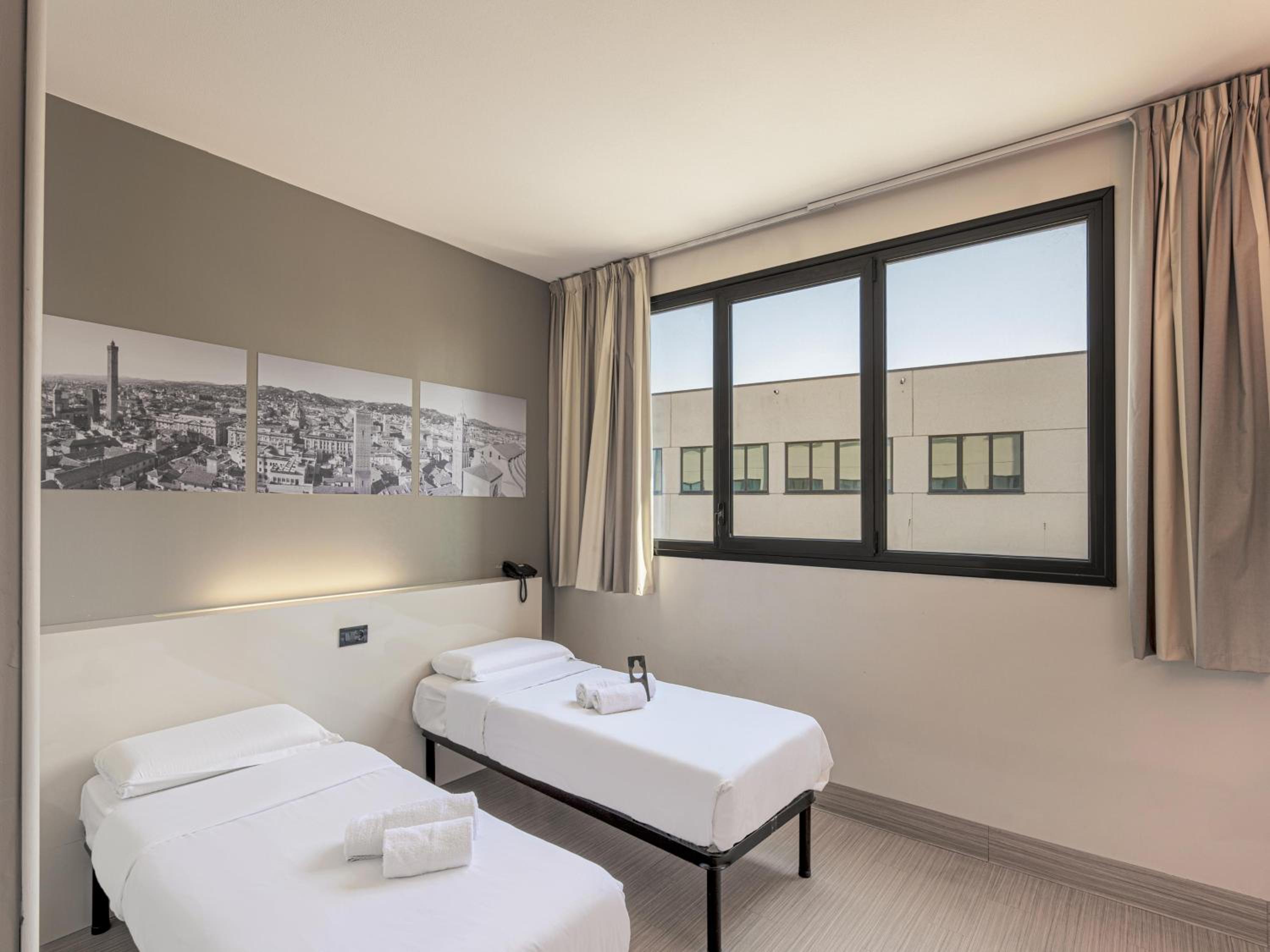 Twin Room - Photo 2