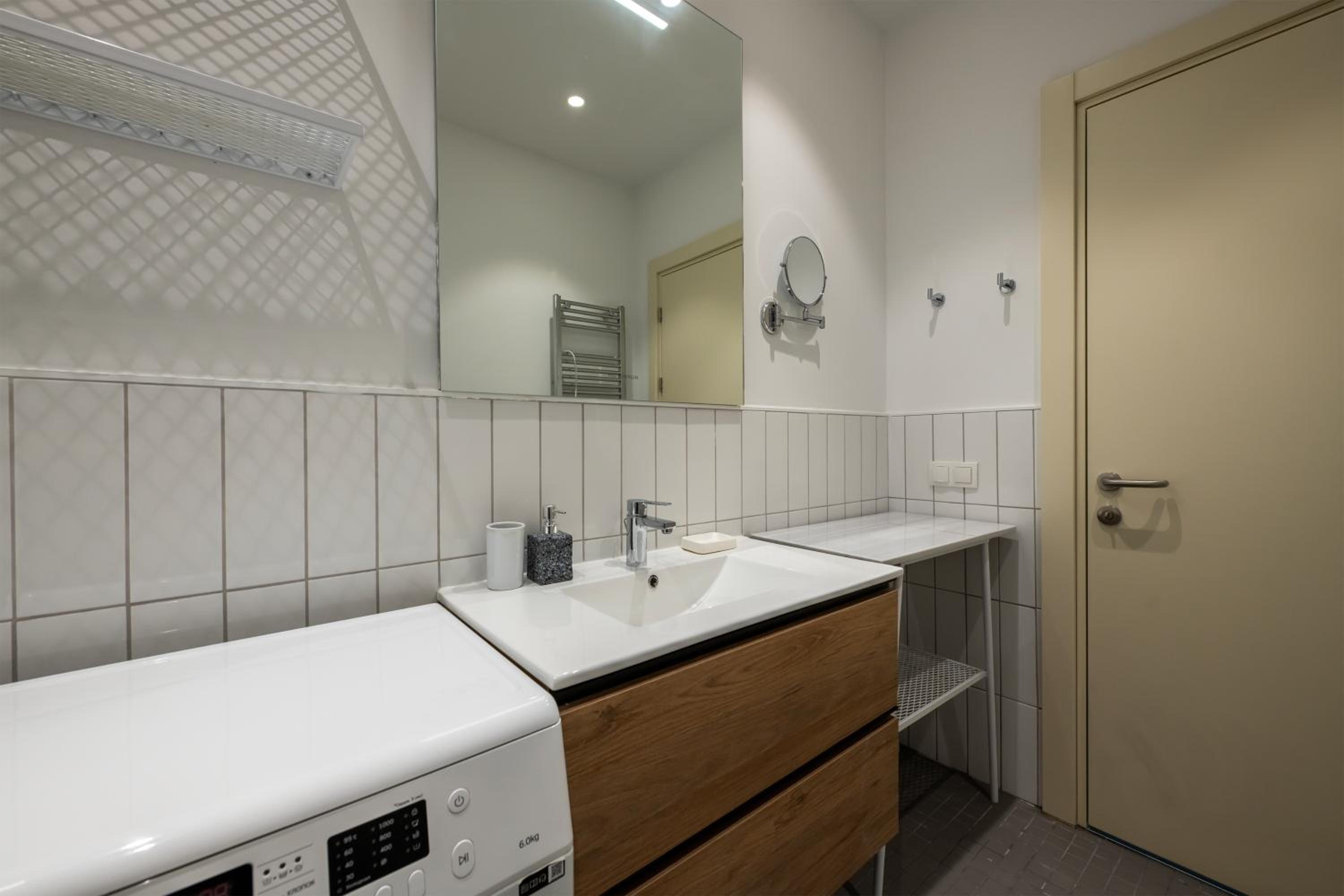 Two-Bedroom Deluxe Apartment photo 3