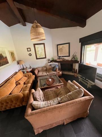 Six-Bedroom House photo 2