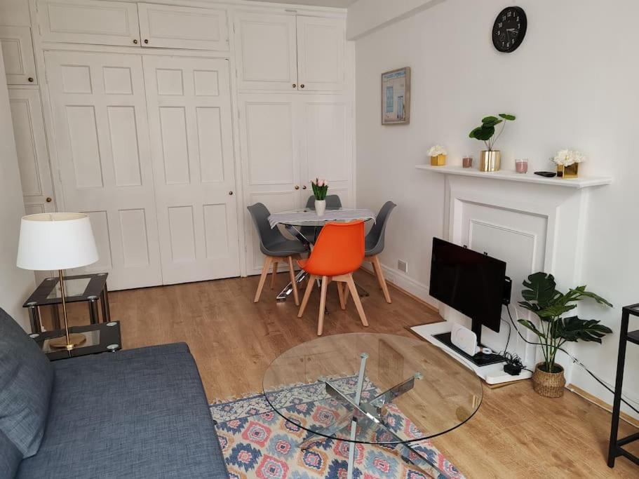Two-Bedroom Apartment photo 2