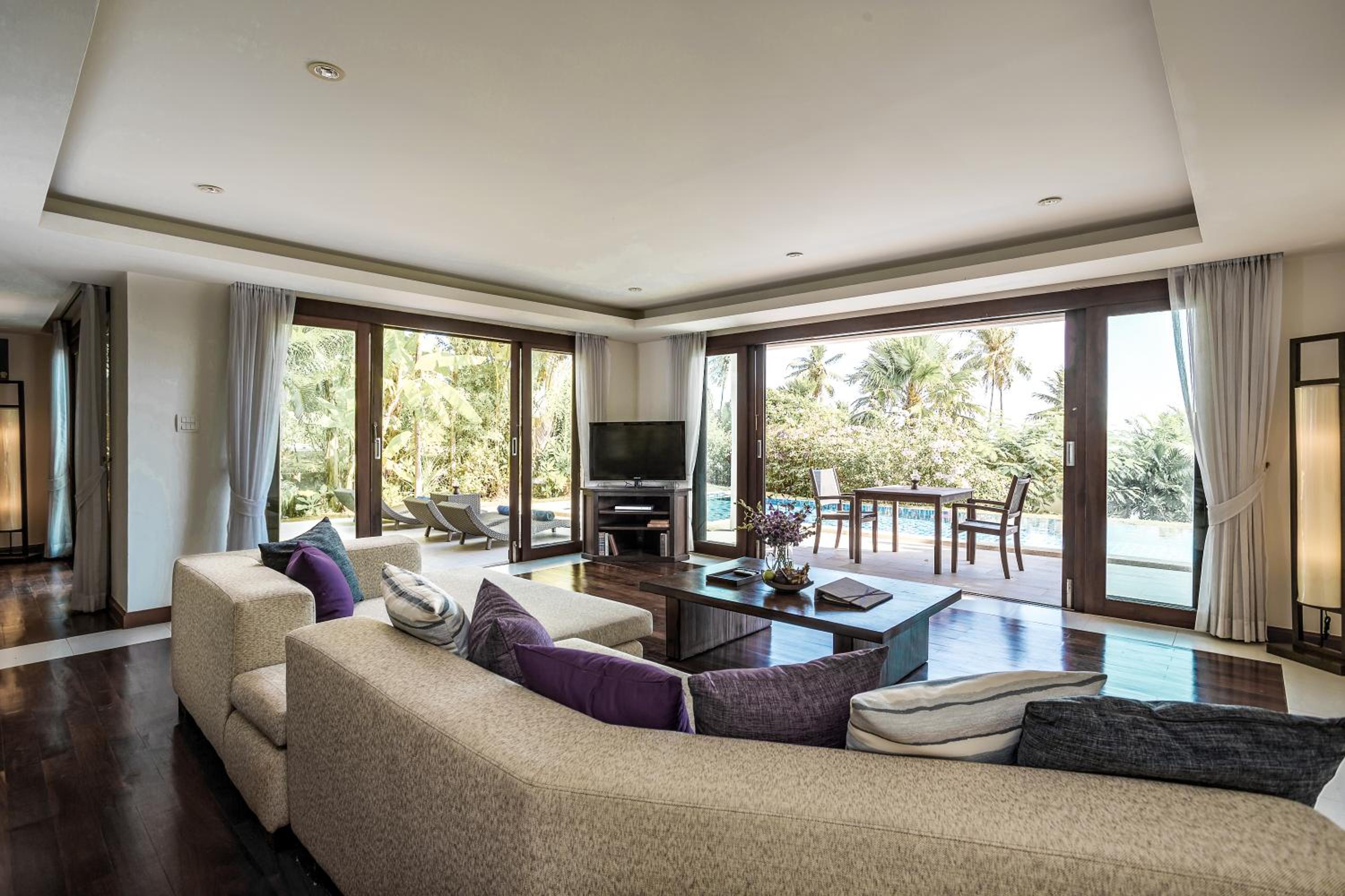 4-Bedroom Grand Beachfront Pool Villa with Unlimited Free 24-Hour Water Shuttle Service