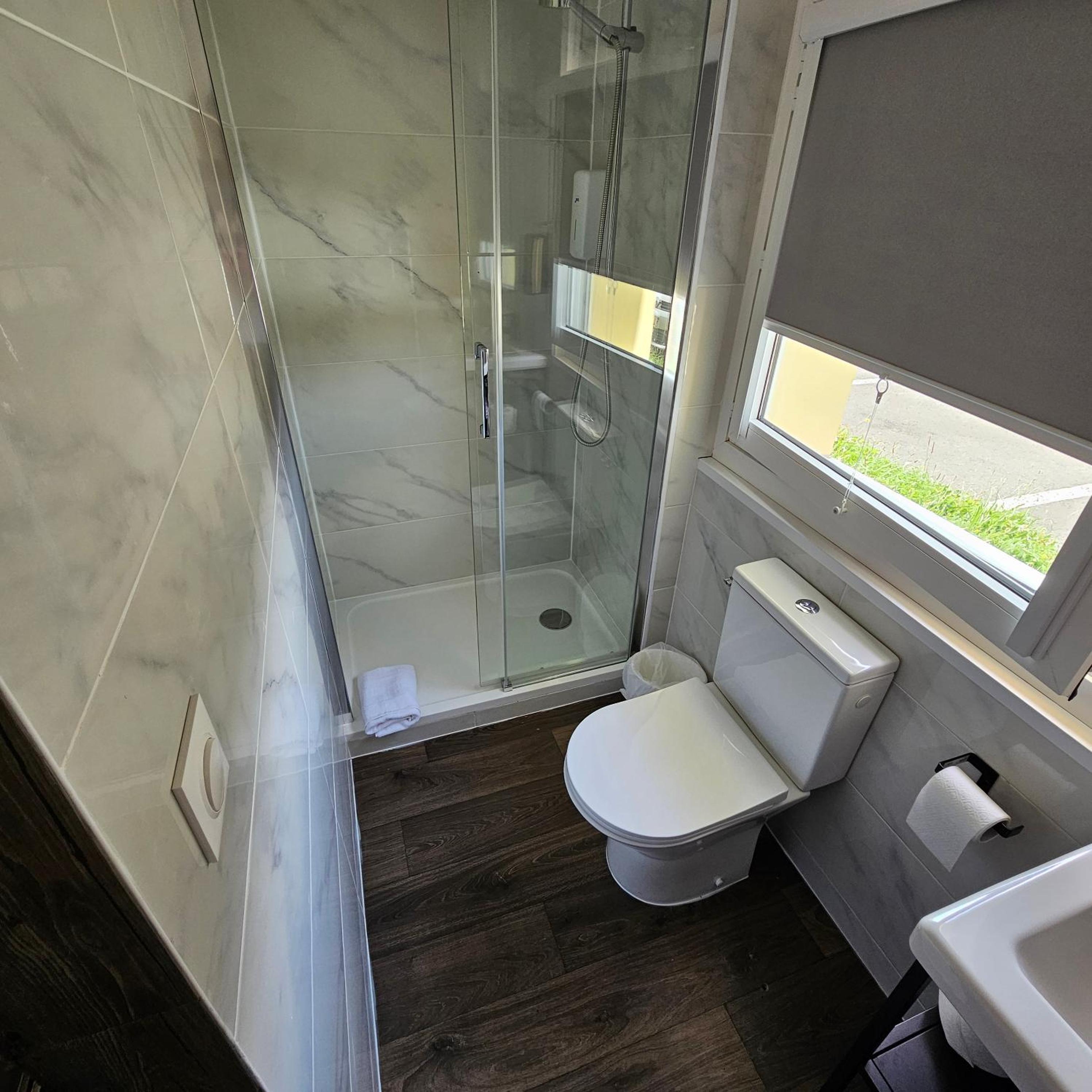Double Room - Photo 7