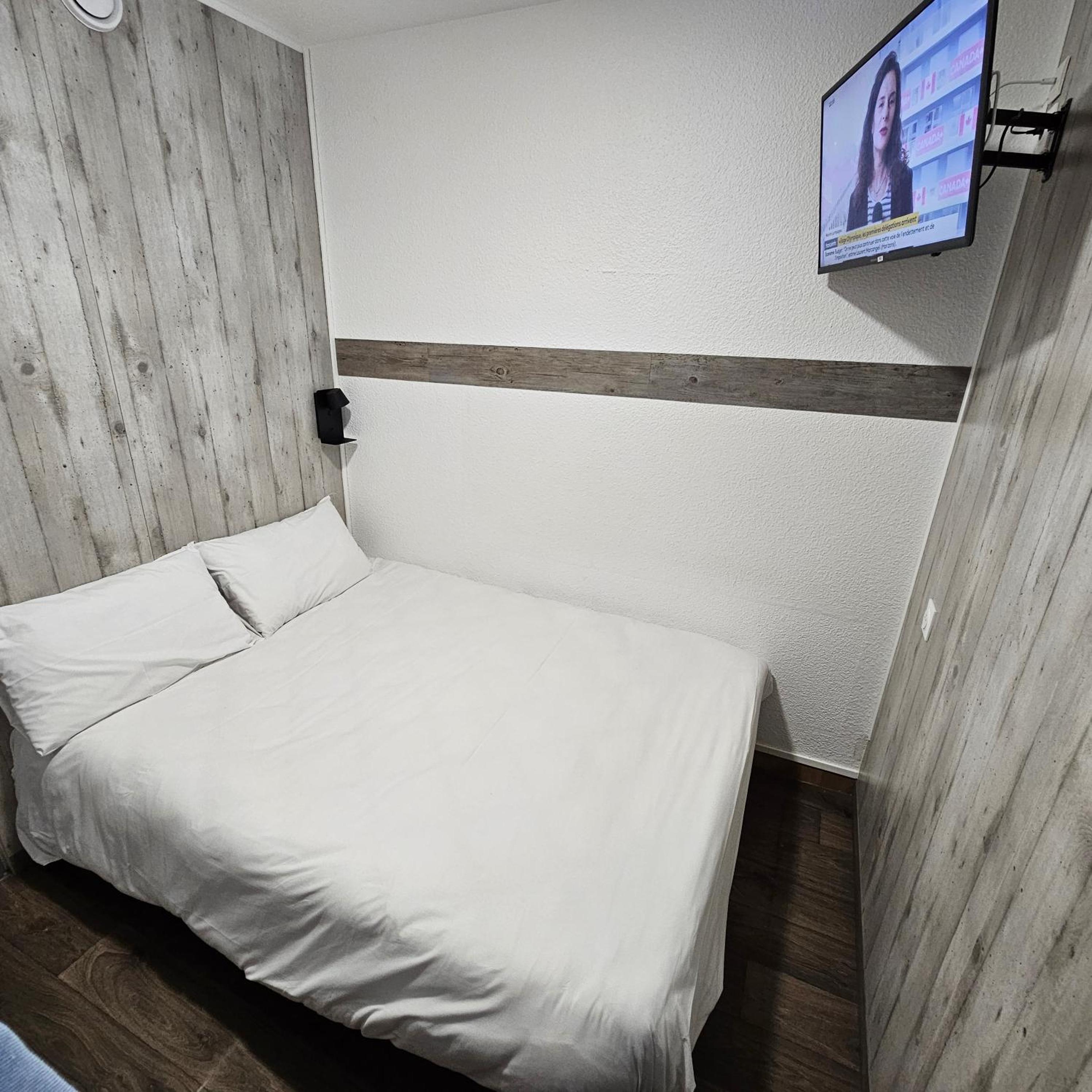 Double Room - Photo 13
