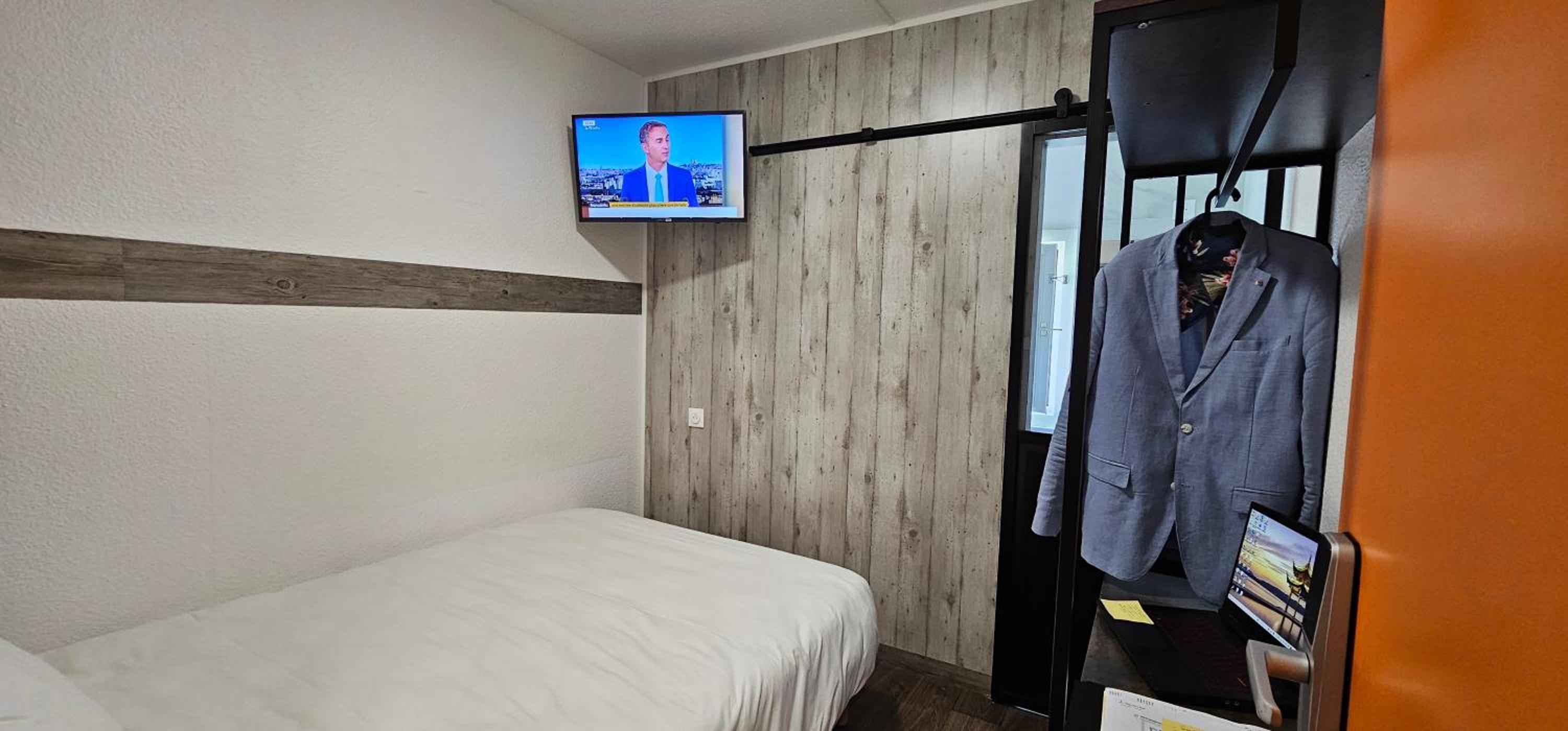Double Room - Photo 17