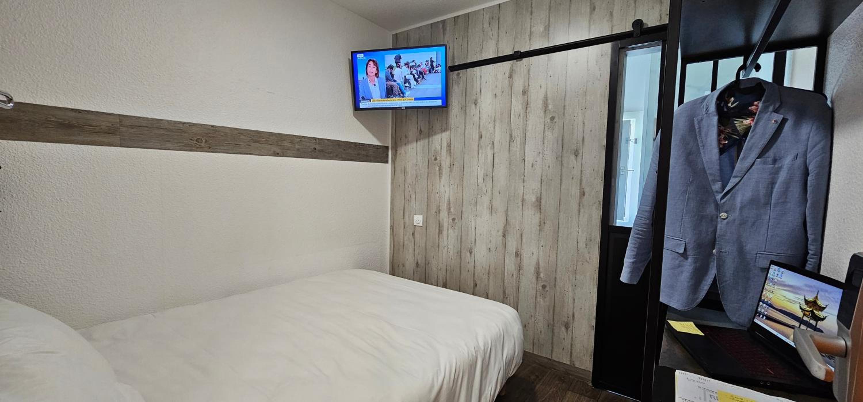 Double Room - Photo 19