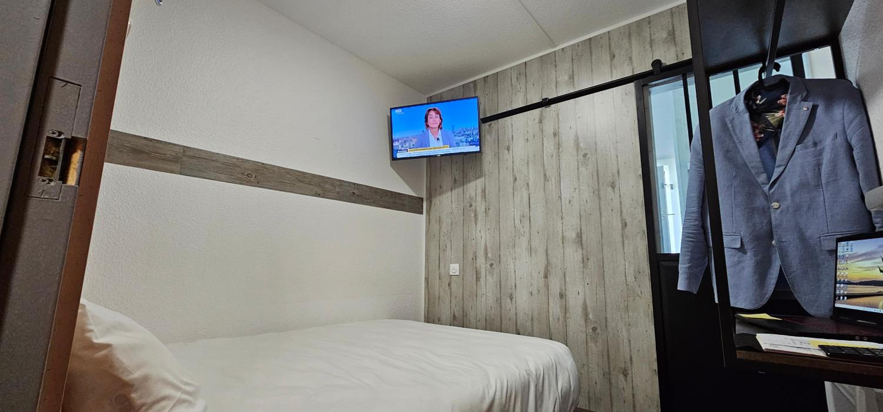 Double Room - Photo 15