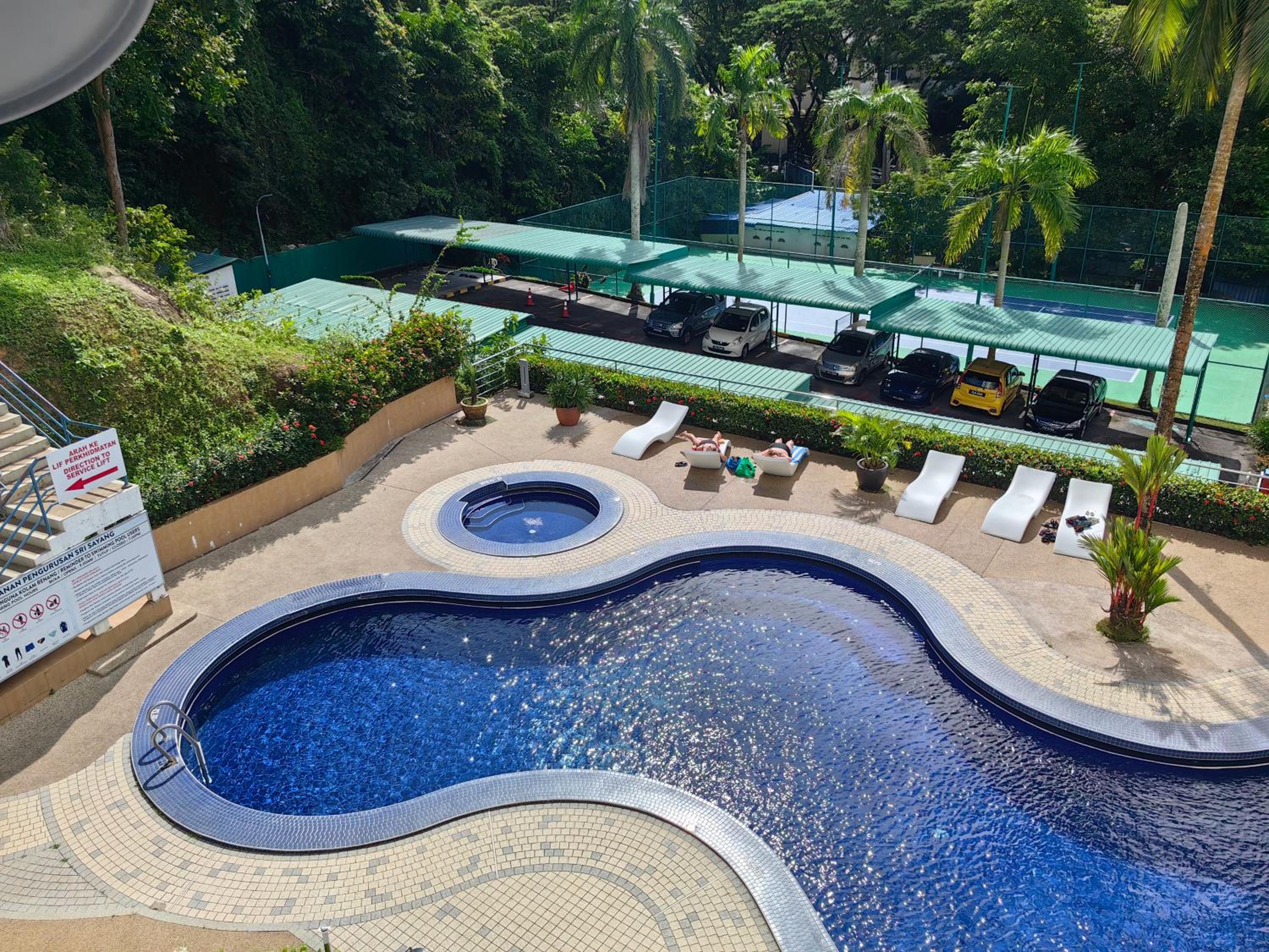 Three-Bedroom Apartment with Balcony photo 1
