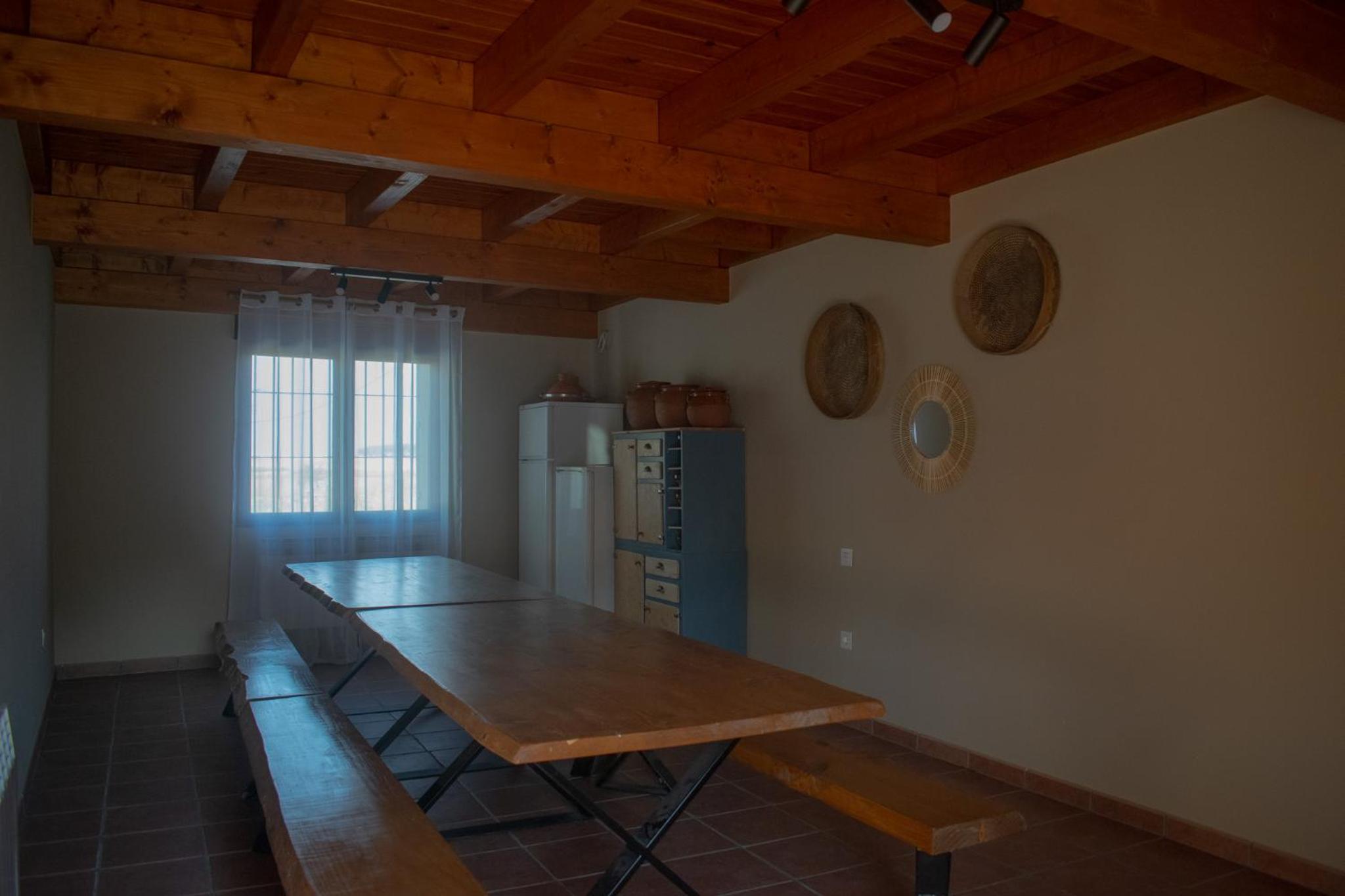 Eight-Bedroom House photo 2