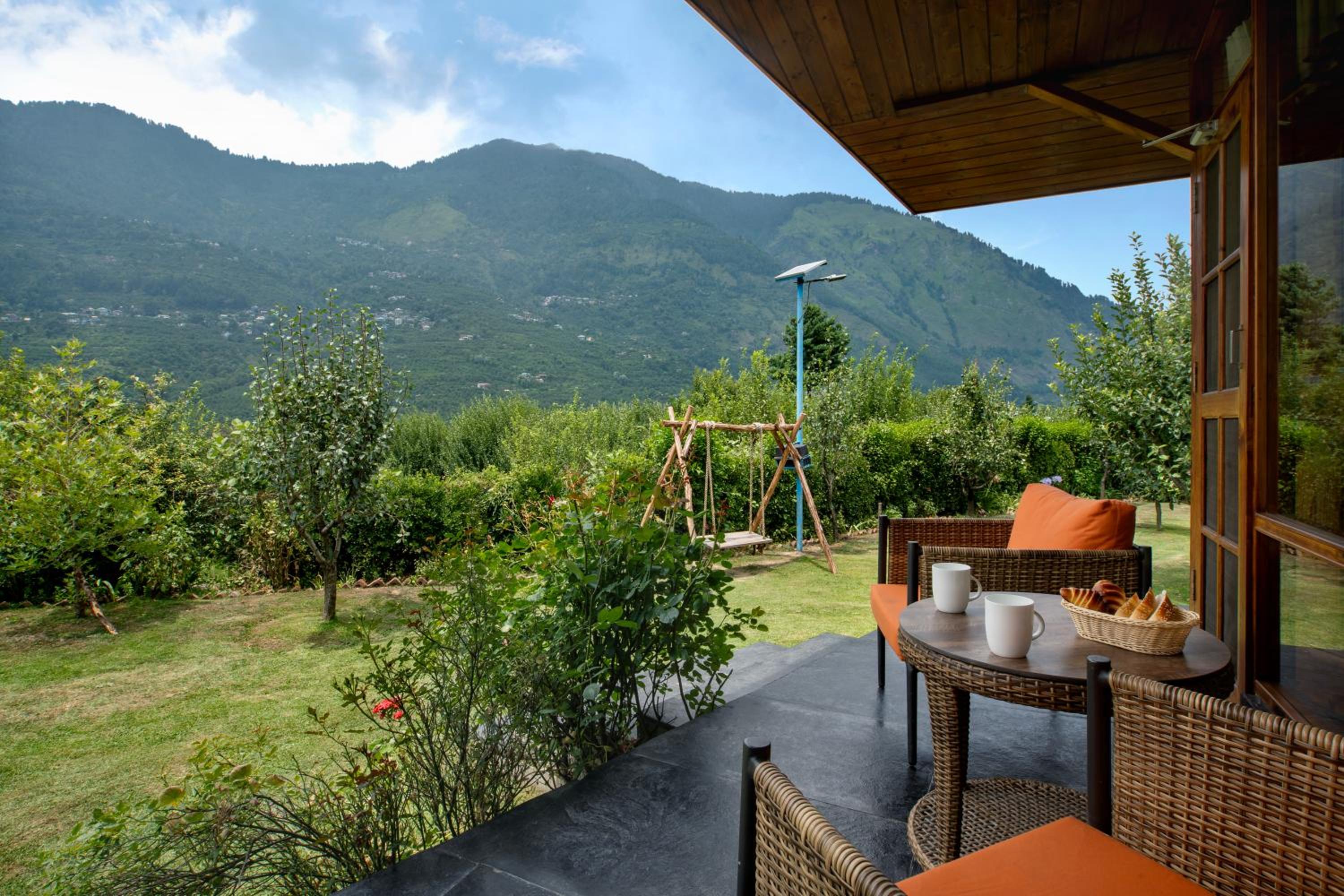 Deluxe Garden & Mountain View photo 2