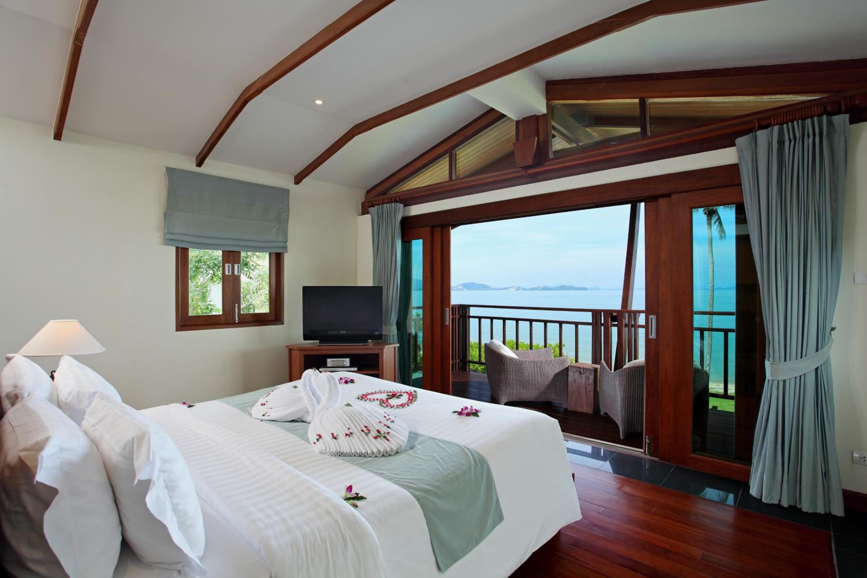 2-Bedroom Grand Sea View Pool Villa with Unlimited Free 24-Hour Water Shuttle Service