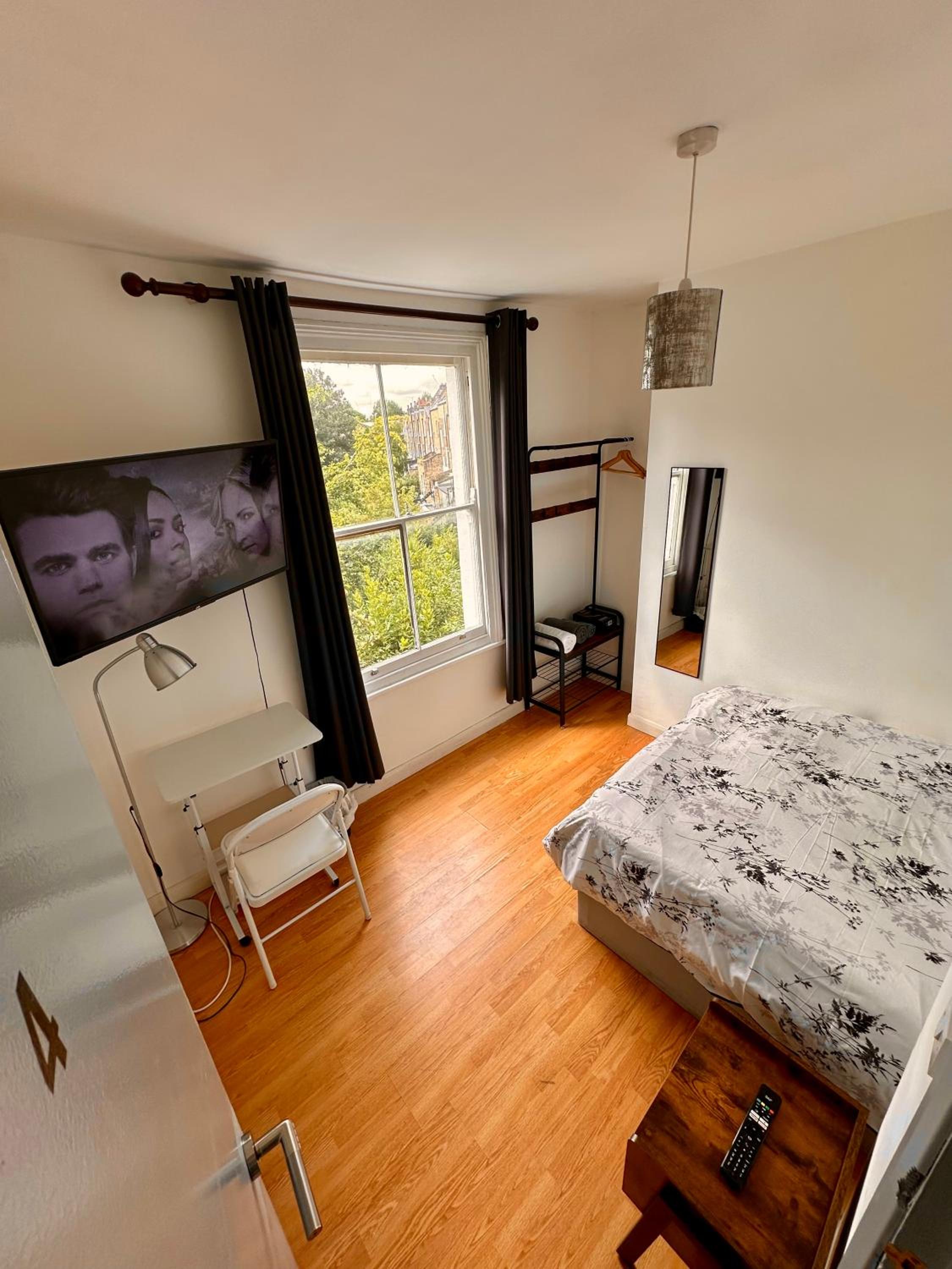 Double Room with Shared Bathroom photo 1