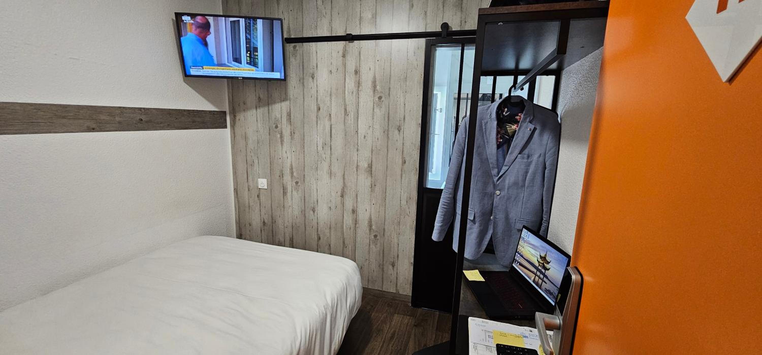Double Room - Photo 18