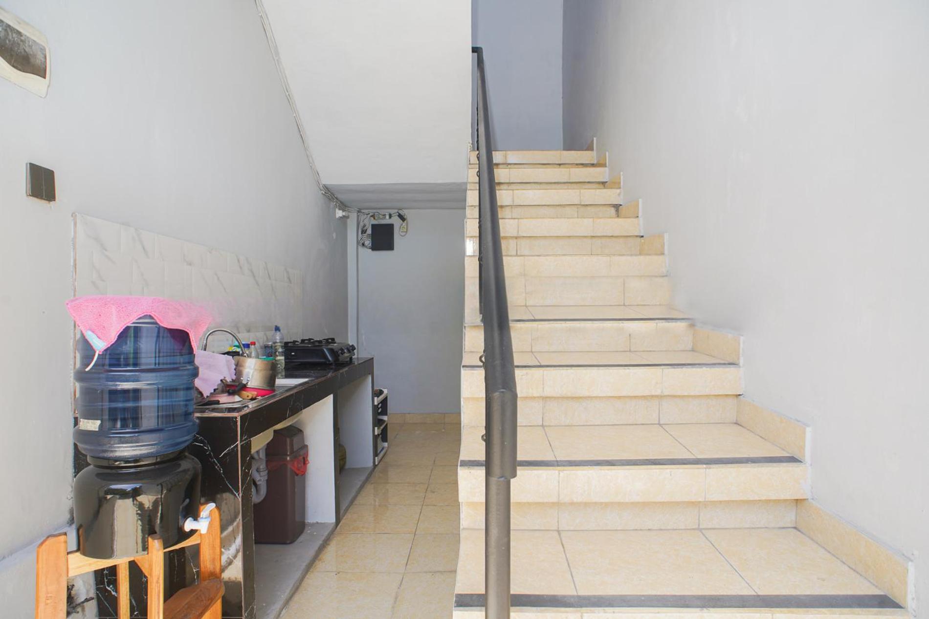 Studio - Split Level - Photo 16