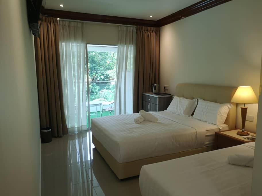 Deluxe Double Room with Balcony photo 2