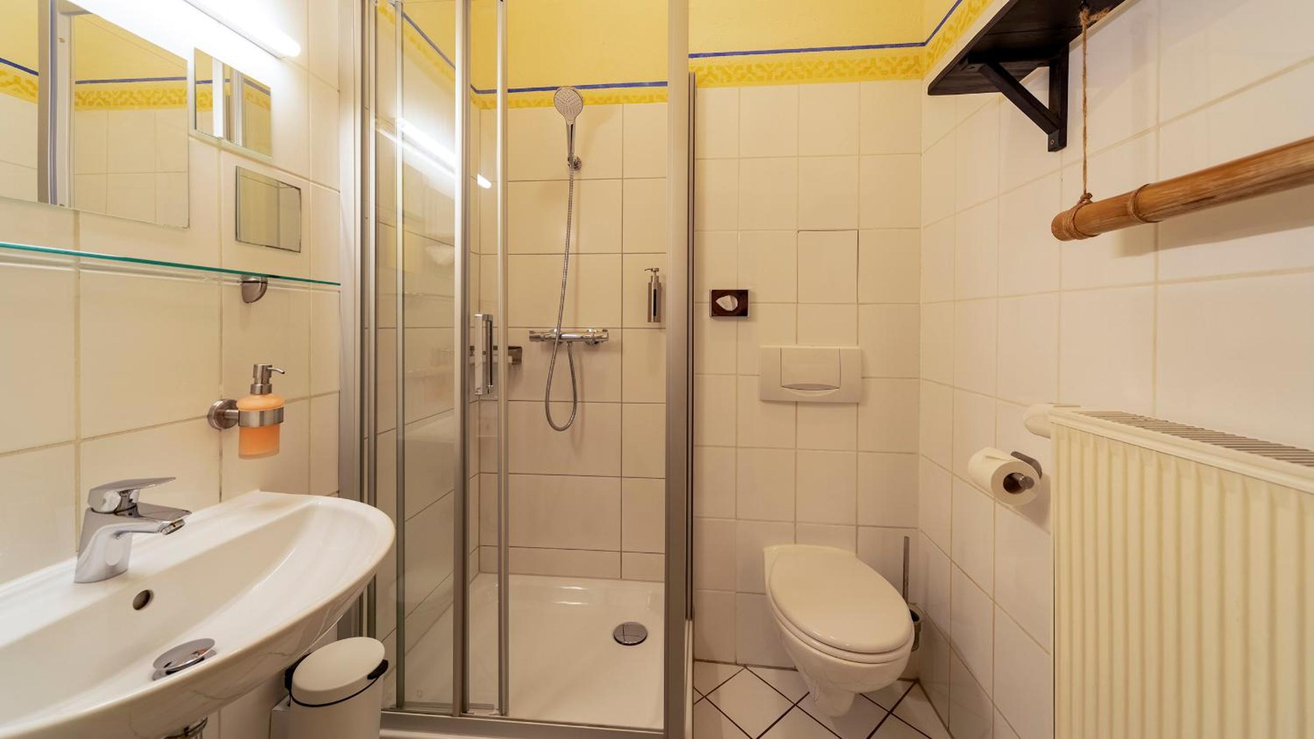 Single Room with Shared Bathroom photo 2