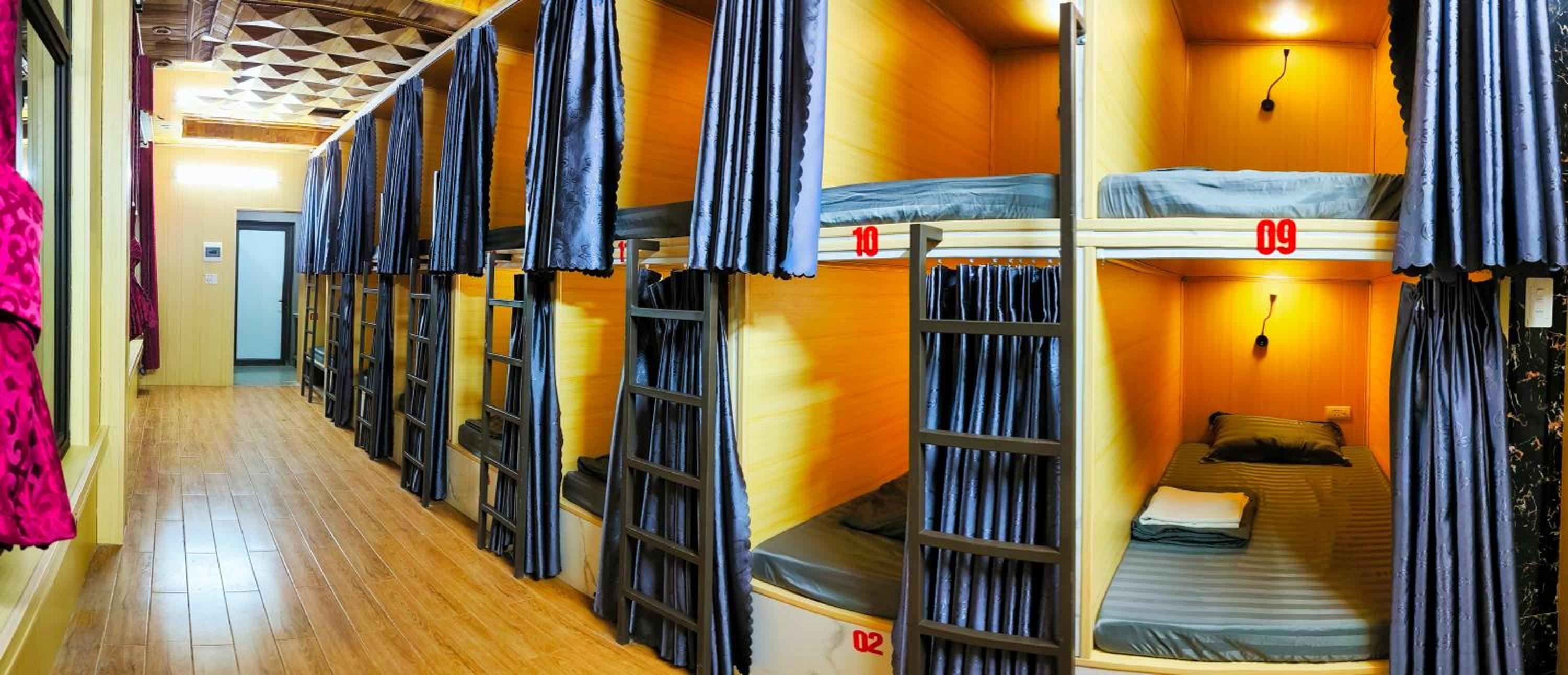 10-Bed Mixed Dormitory Room photo 1