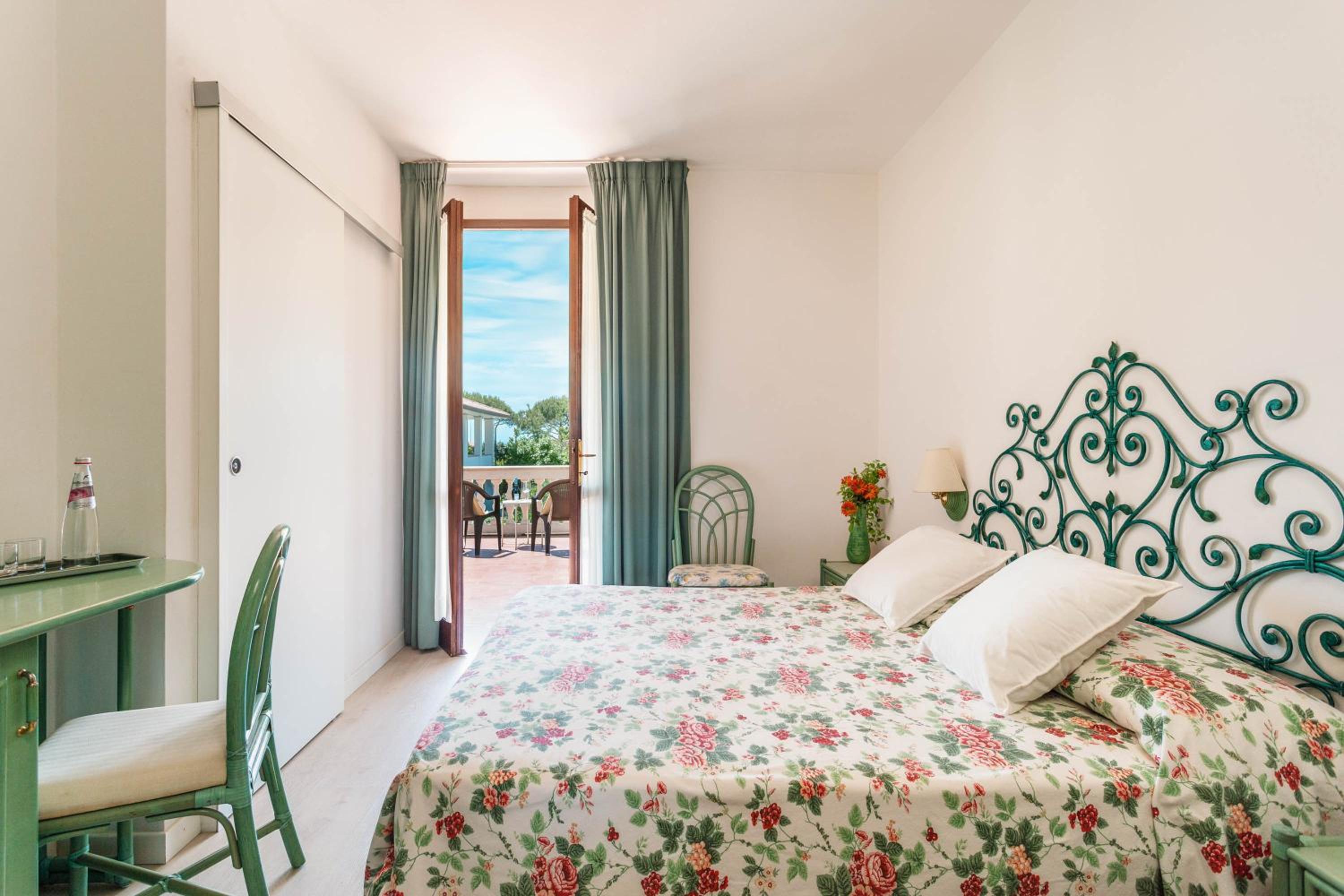 Standard Double Room with Balcony photo 3