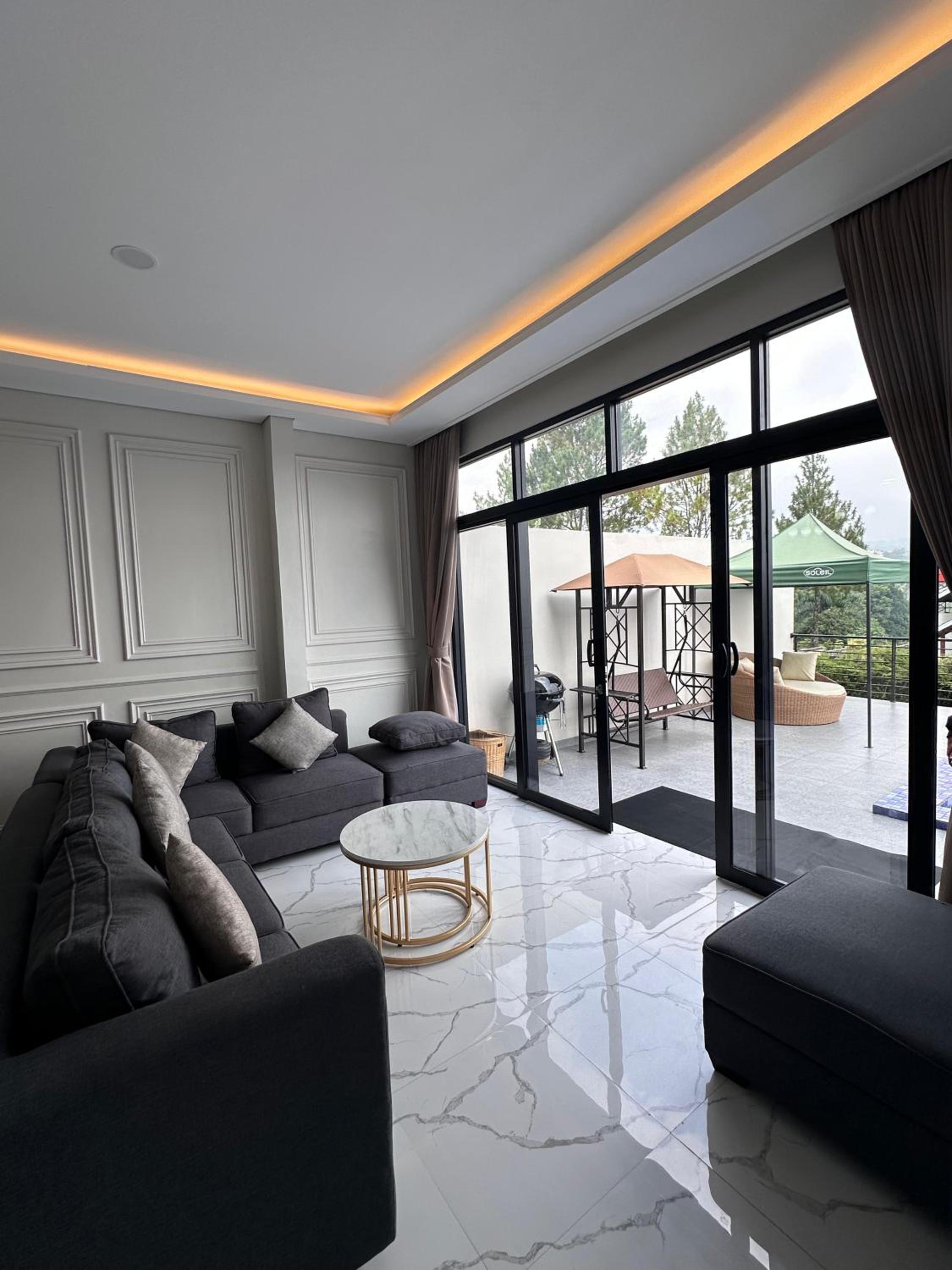 Three-Bedroom Villa photo 2