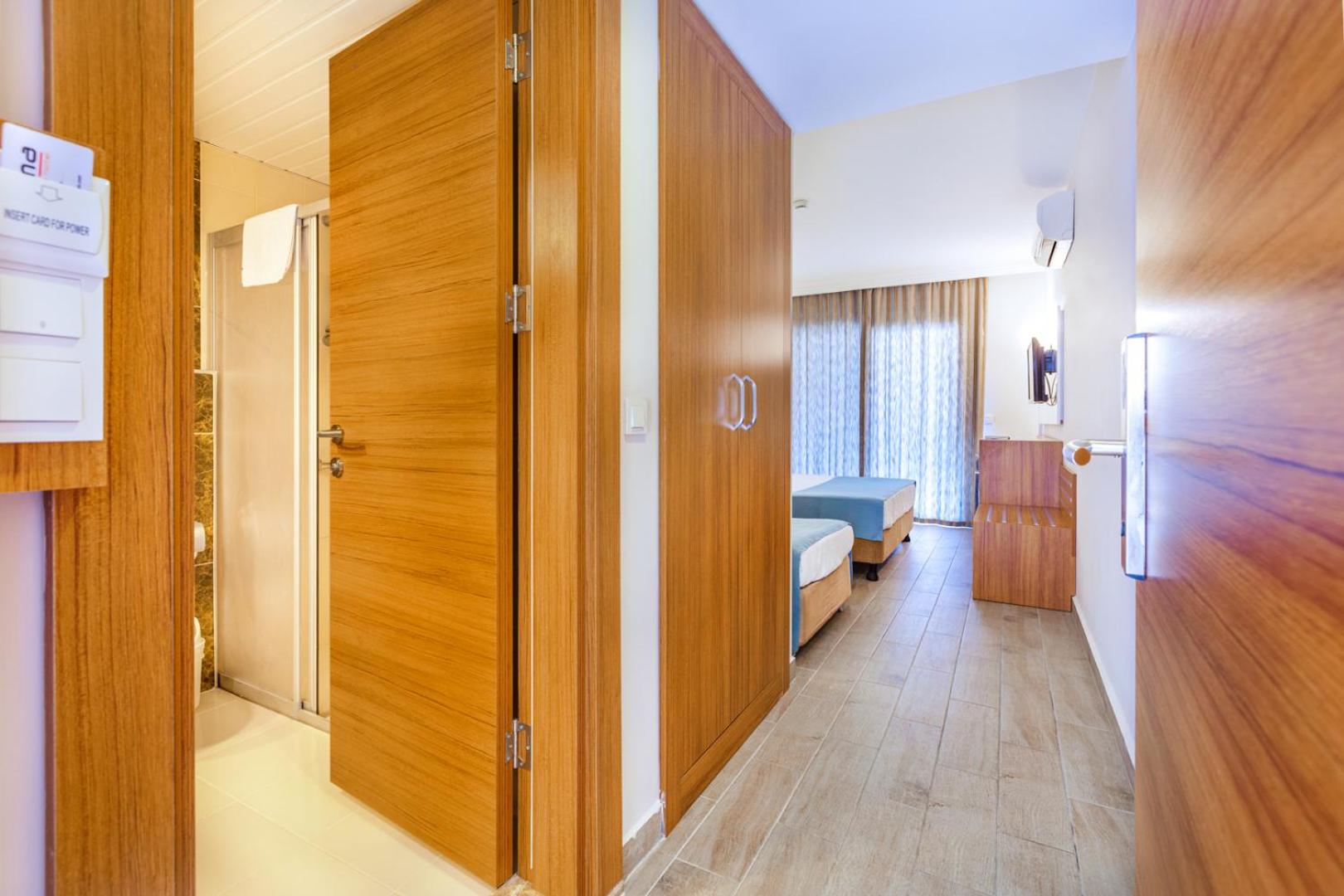 Triple Room with Pool View