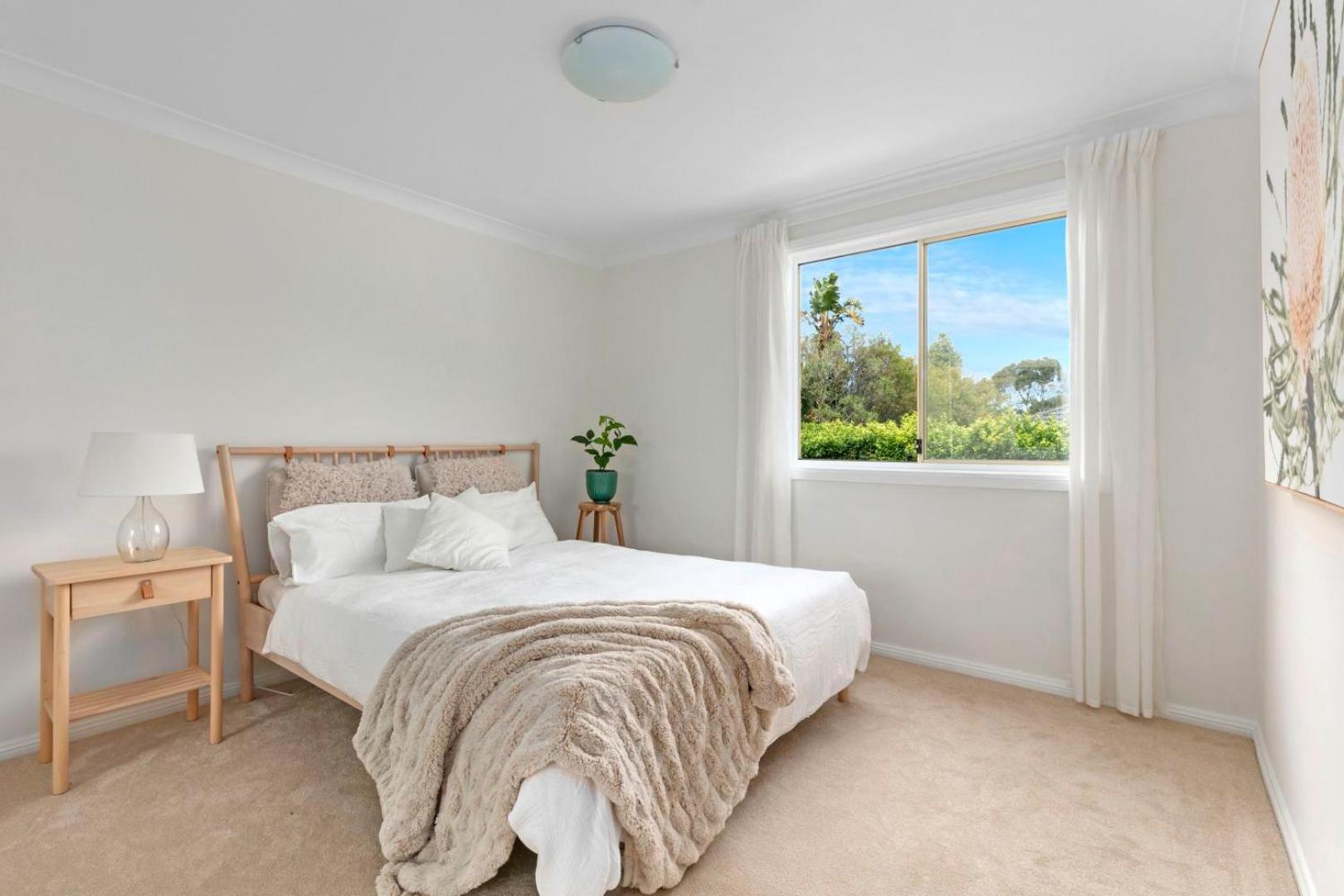 Five-Bedroom House photo 1