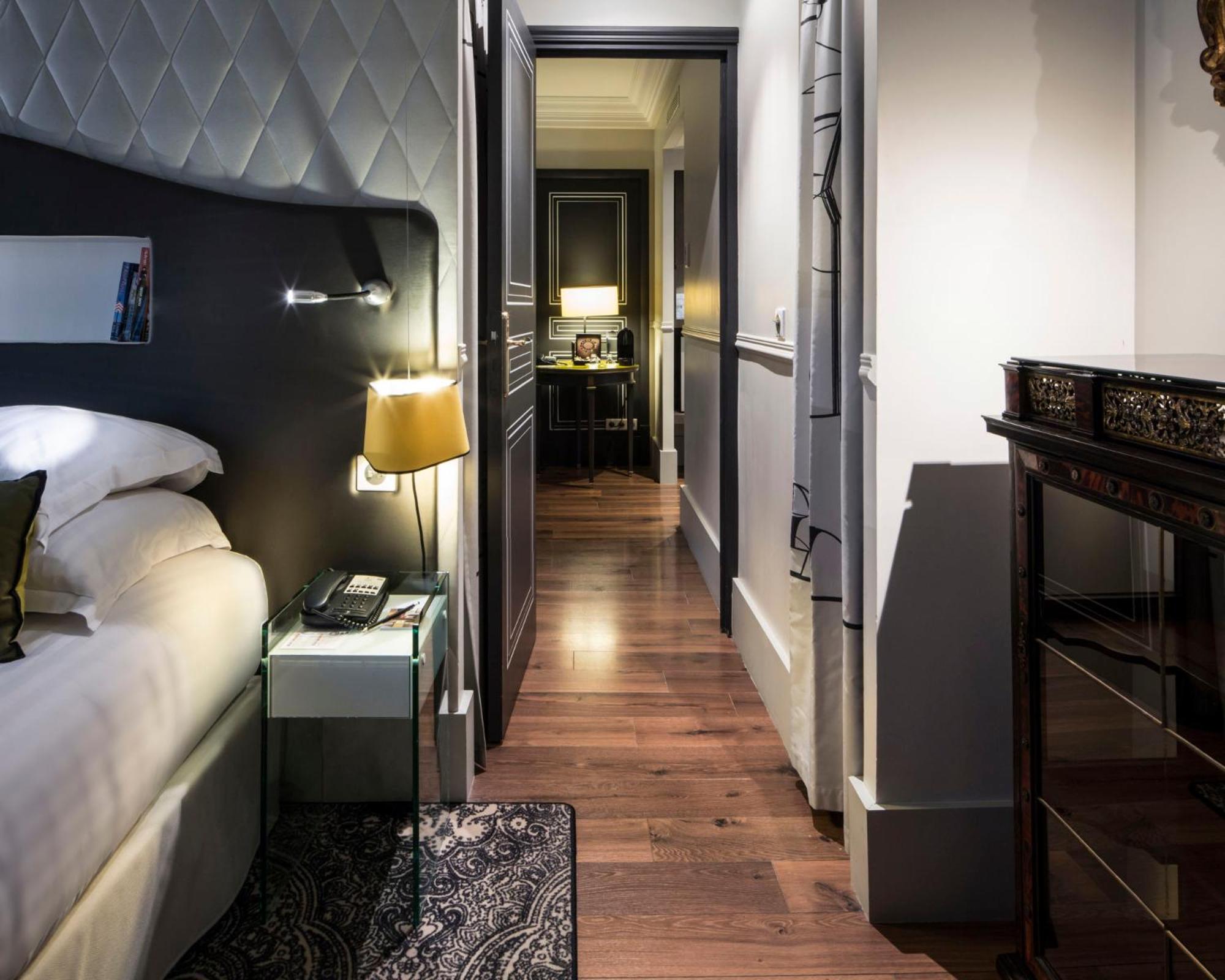 Suite with Opera View and Balcony