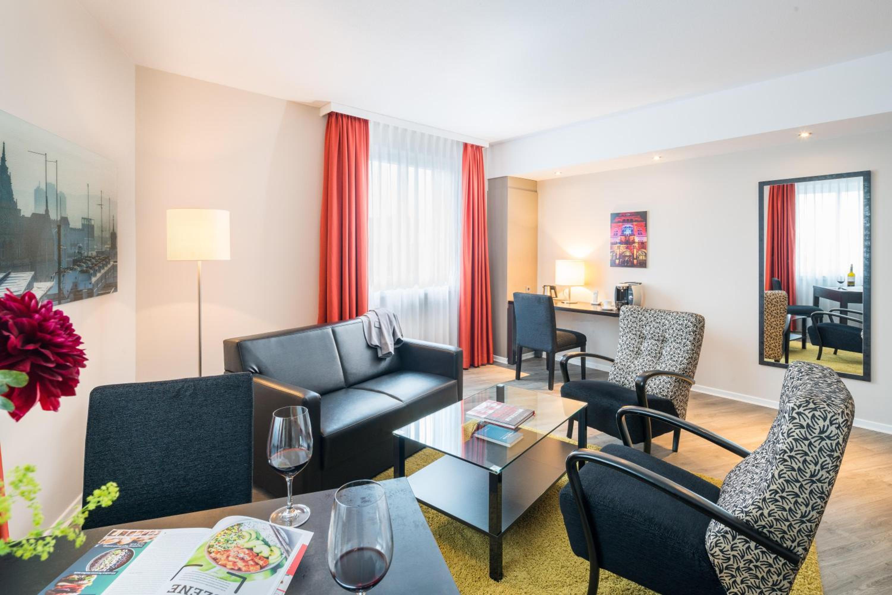 Suite - Photo 4